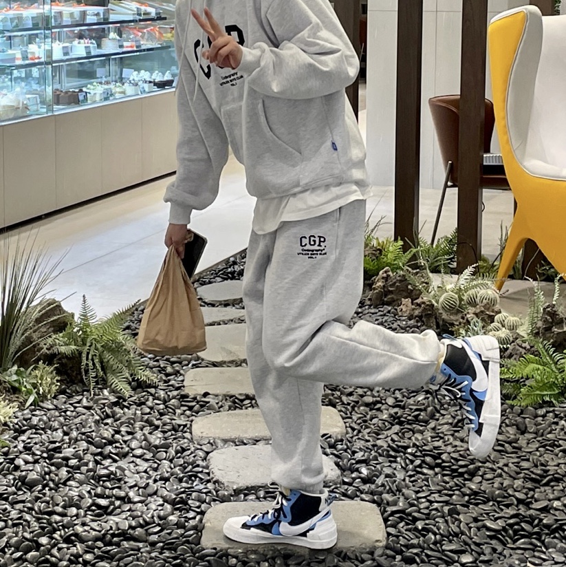Nike x Sacai Blazer Mid White Black Legend Blue 착용 스타일 - 1