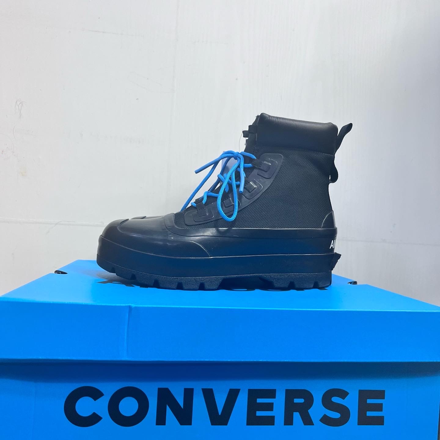 Converse x Ambush Chuck Taylor All Star Duck Boot Black 착용 스타일 - 2