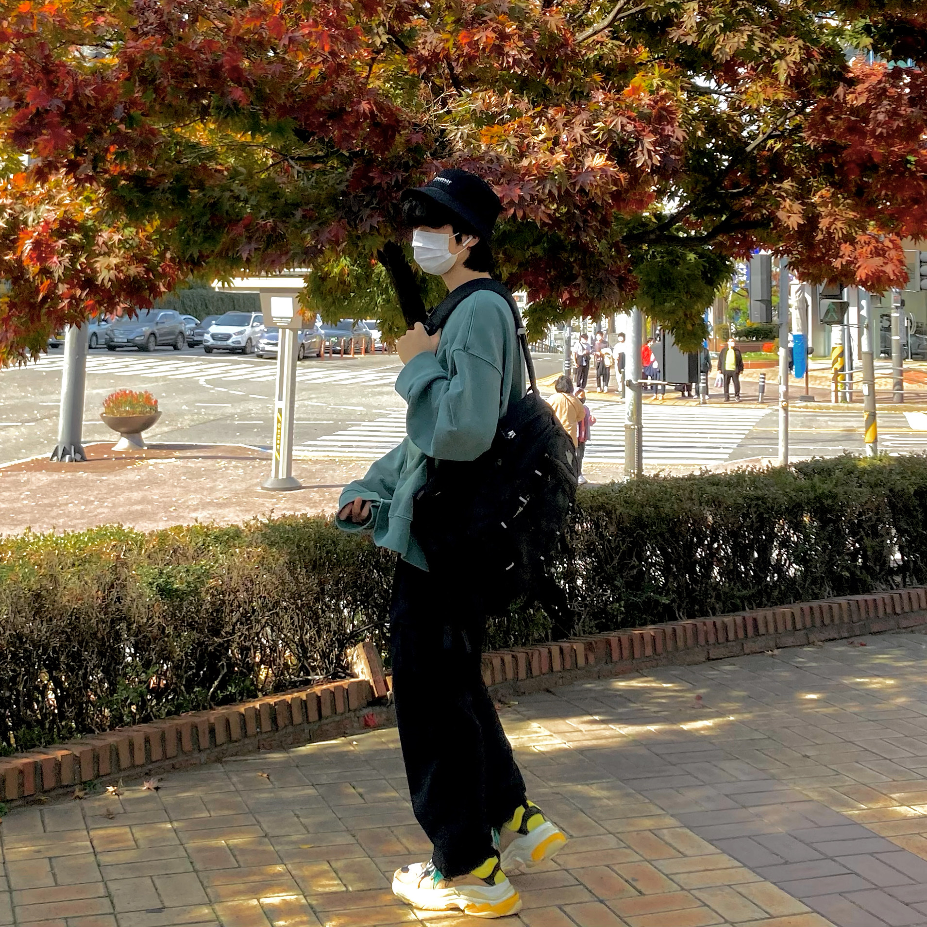 (W) Balenciaga Triple S Sneakers Curry 착용 스타일