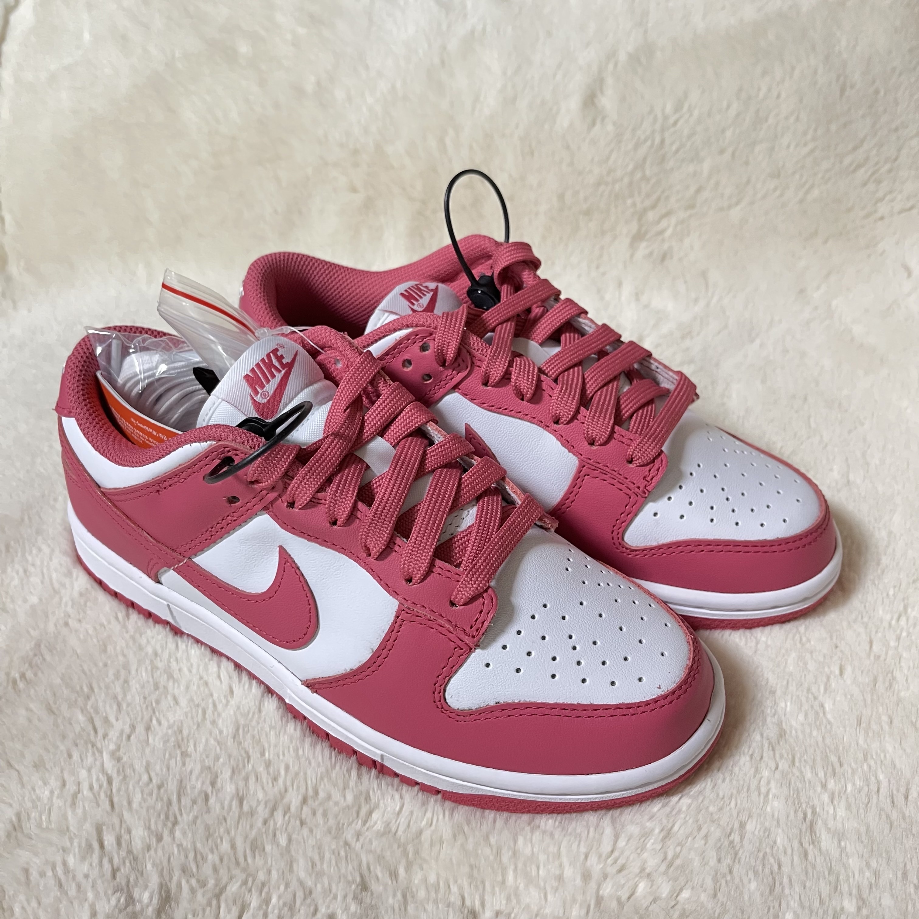 (W) Nike Dunk Low Archeo Pink 착용 스타일