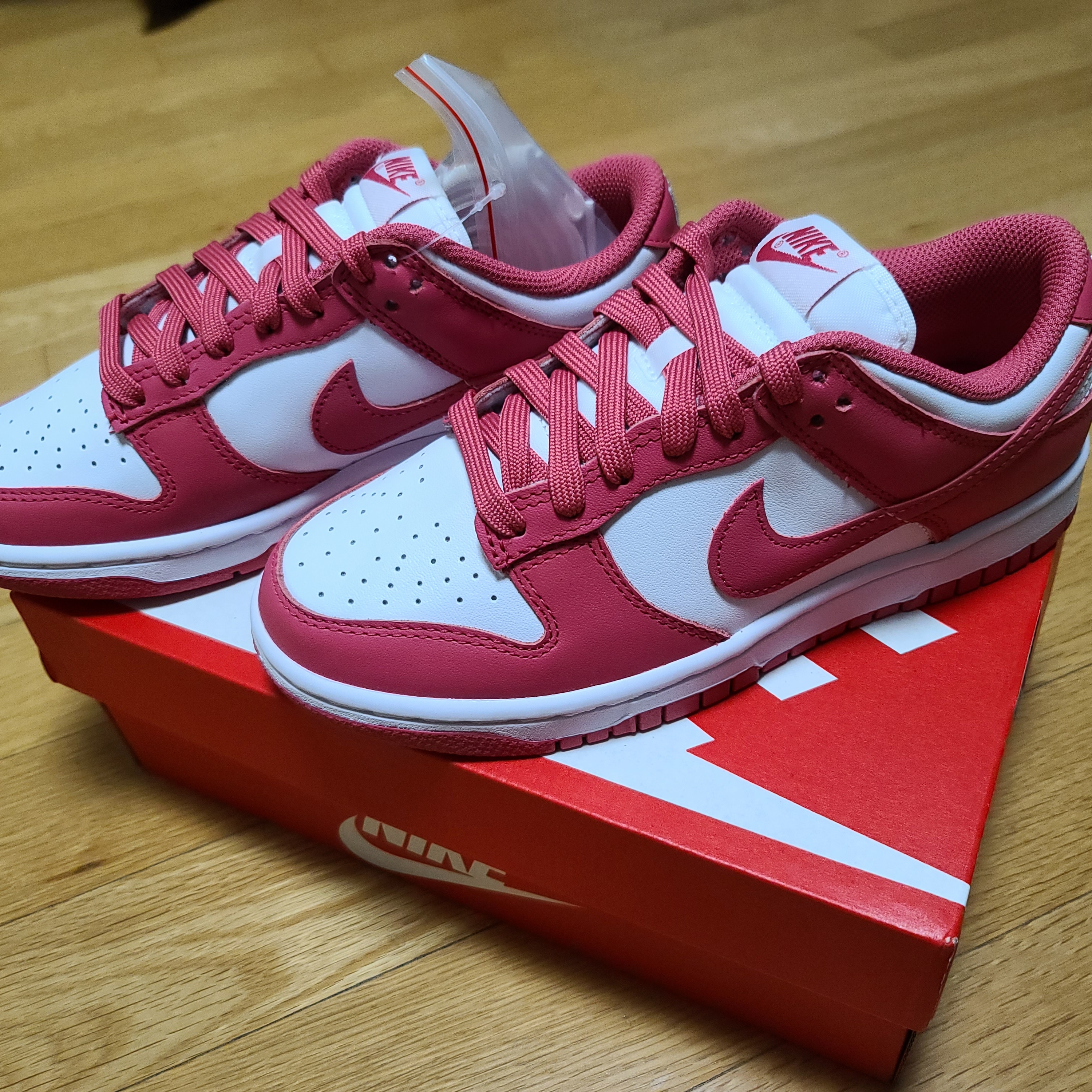 (W) Nike Dunk Low Archeo Pink 착용 스타일 - 2