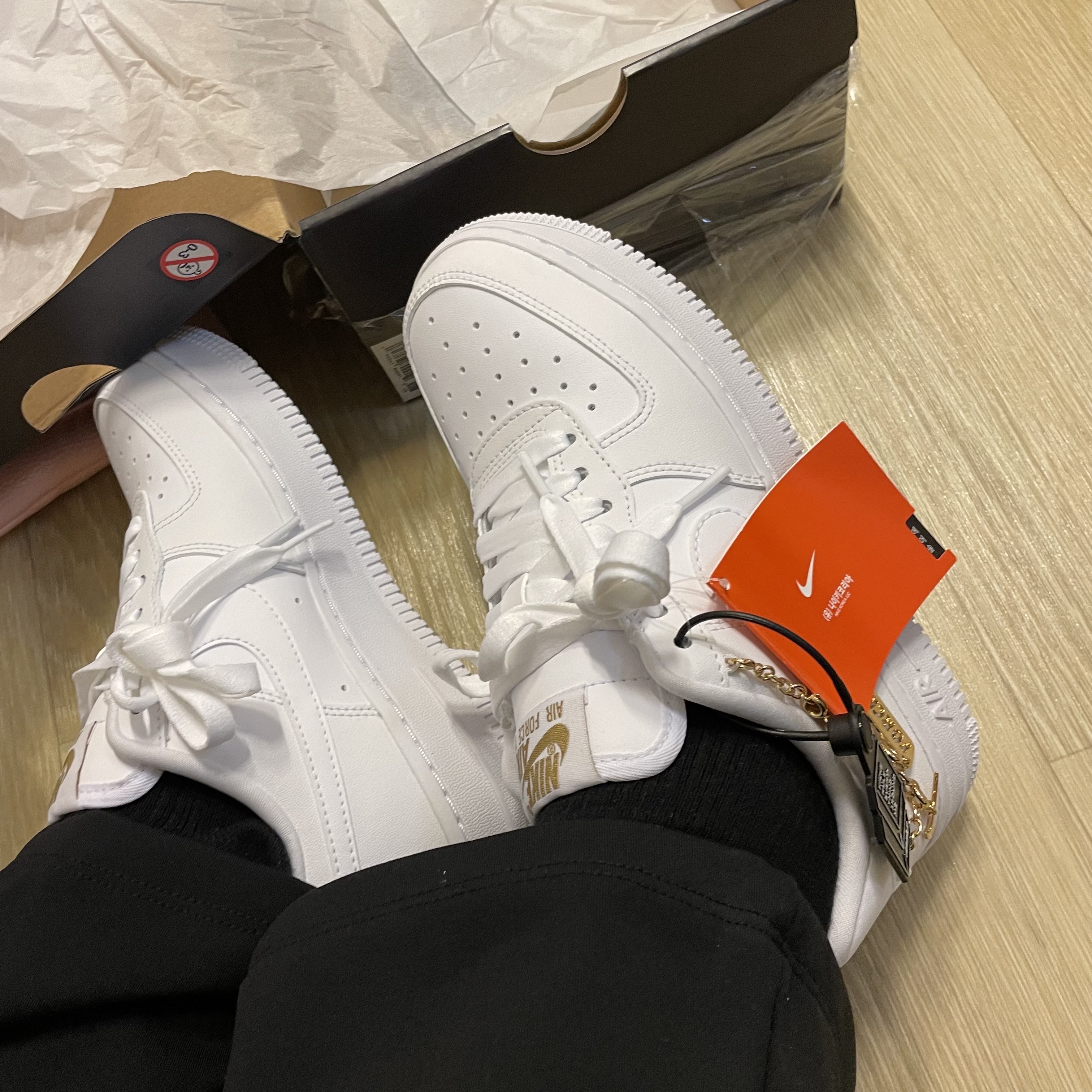 (W) Nike Air Force 1 '07 LX White Pendant 착용 스타일 - 1