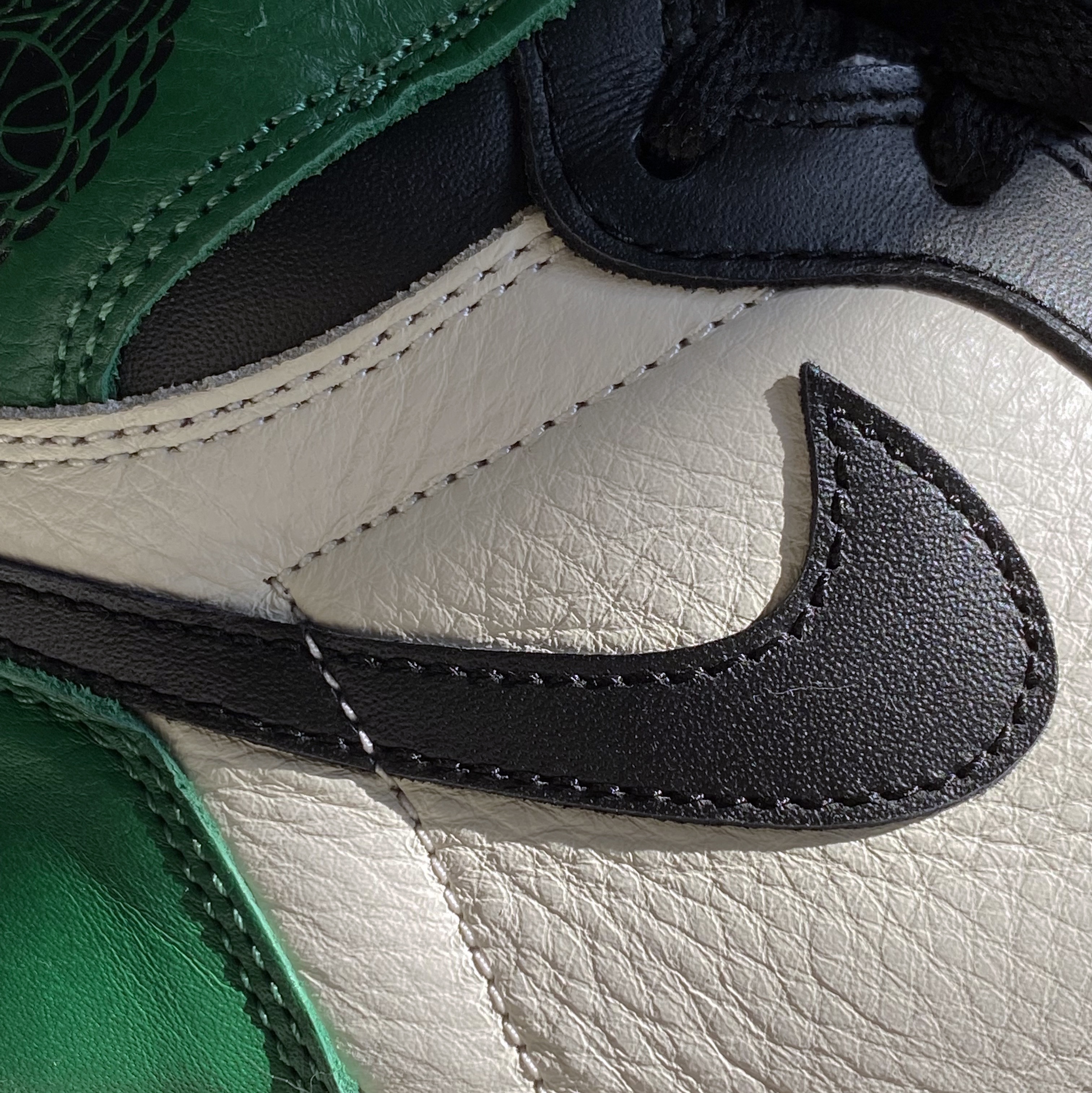 Jordan 1 Retro High OG Pine Green 착용 스타일 - 1