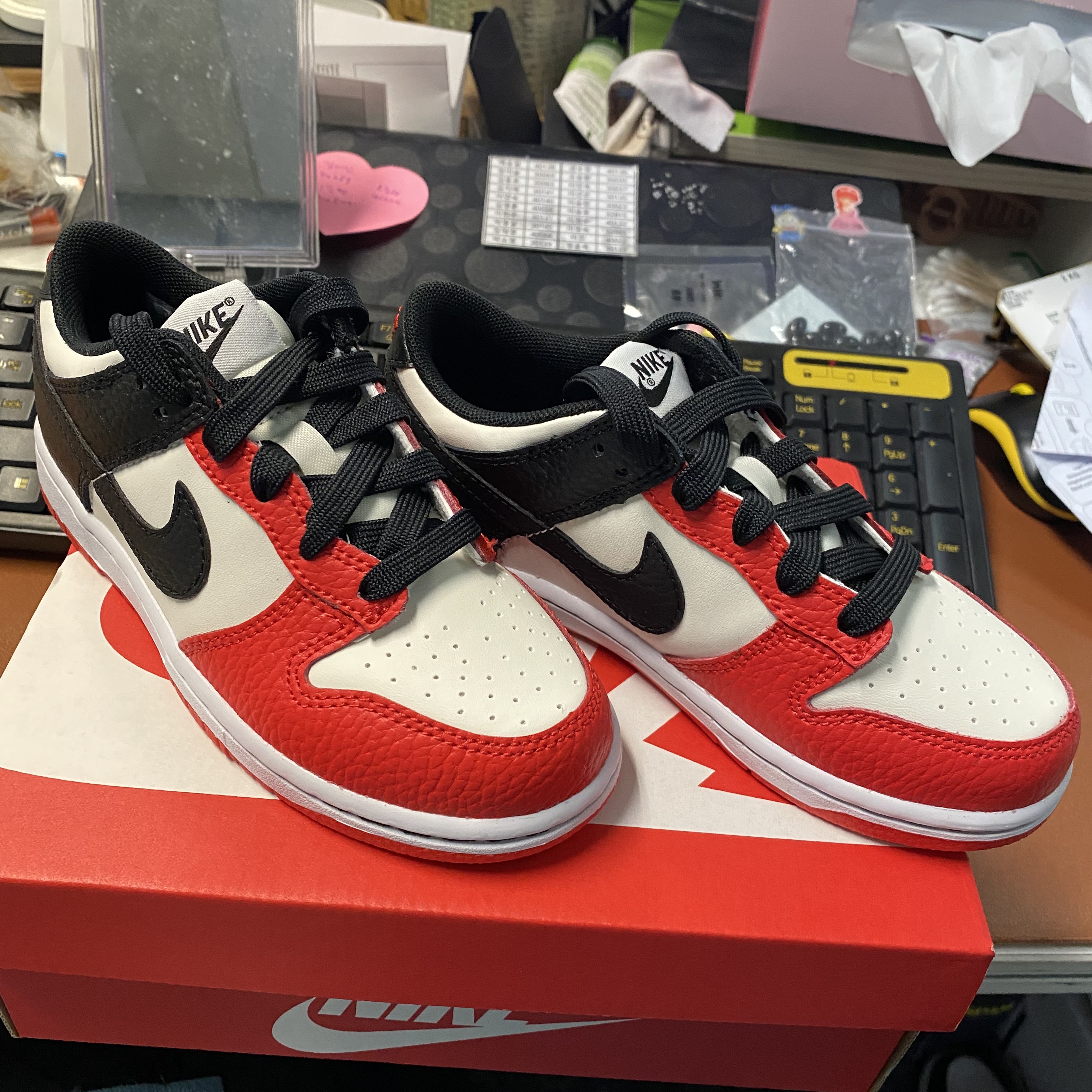 (PS) Nike x NBA Dunk Low Black and Chile Red 착용 스타일