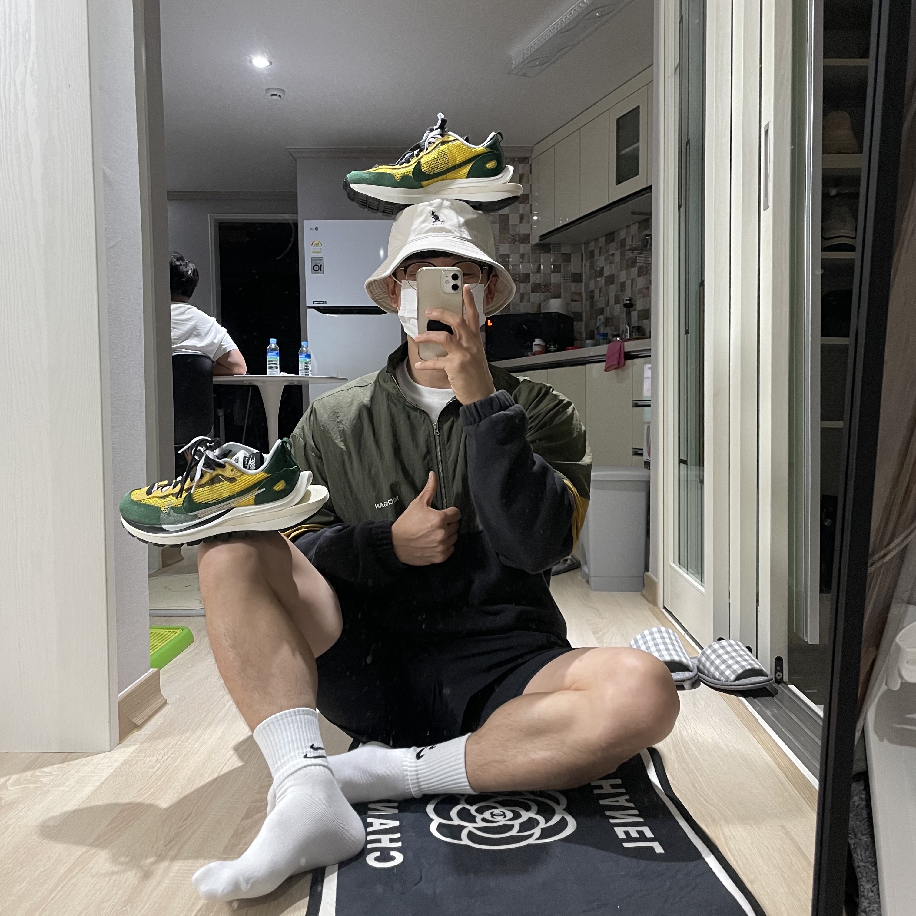 Nike x Sacai VaporWaffle Tour Yellow & Gorge Green Sail 착용 스타일 - 1