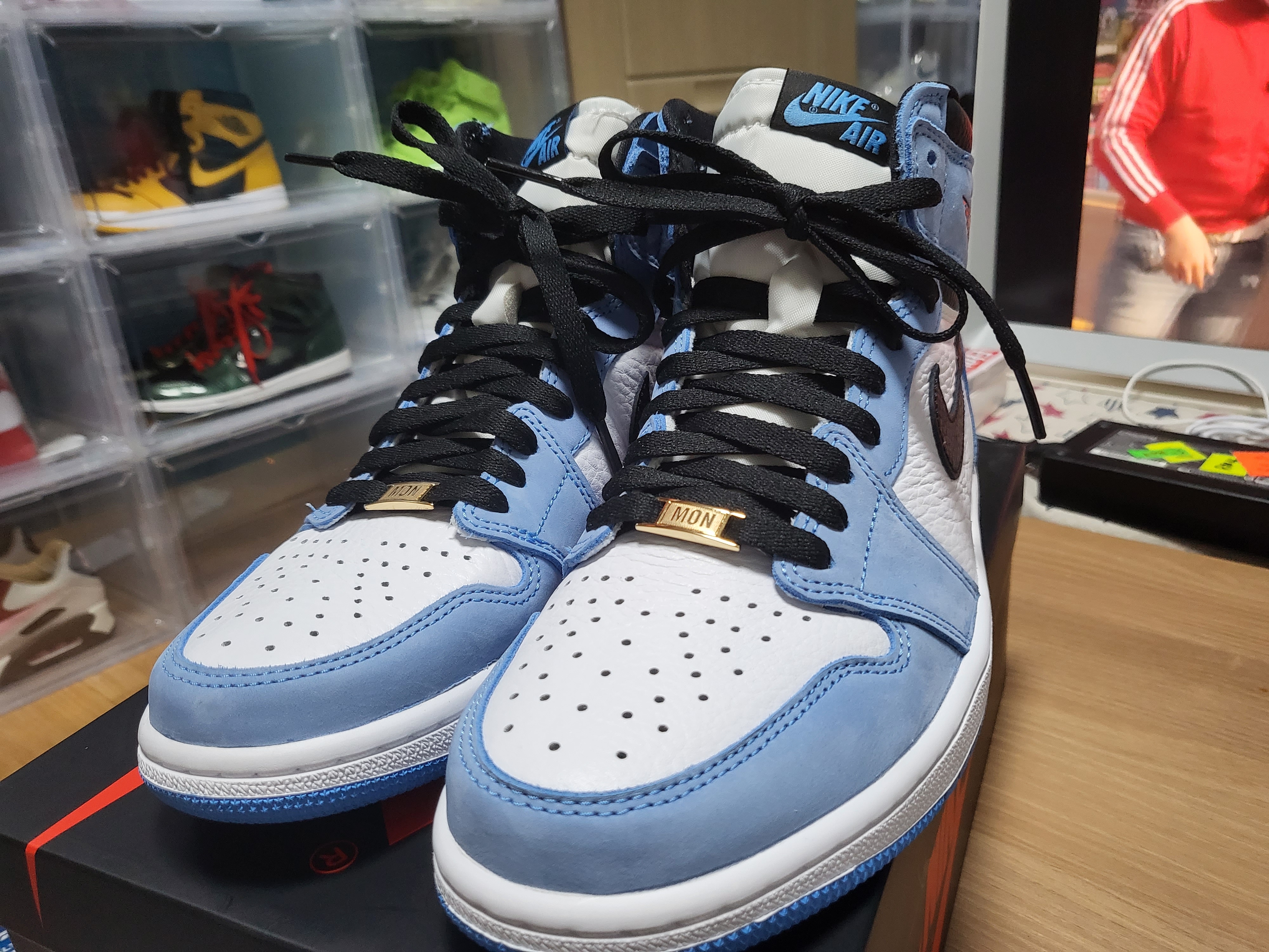 Jordan 1 Retro High OG University Blue 착용 스타일