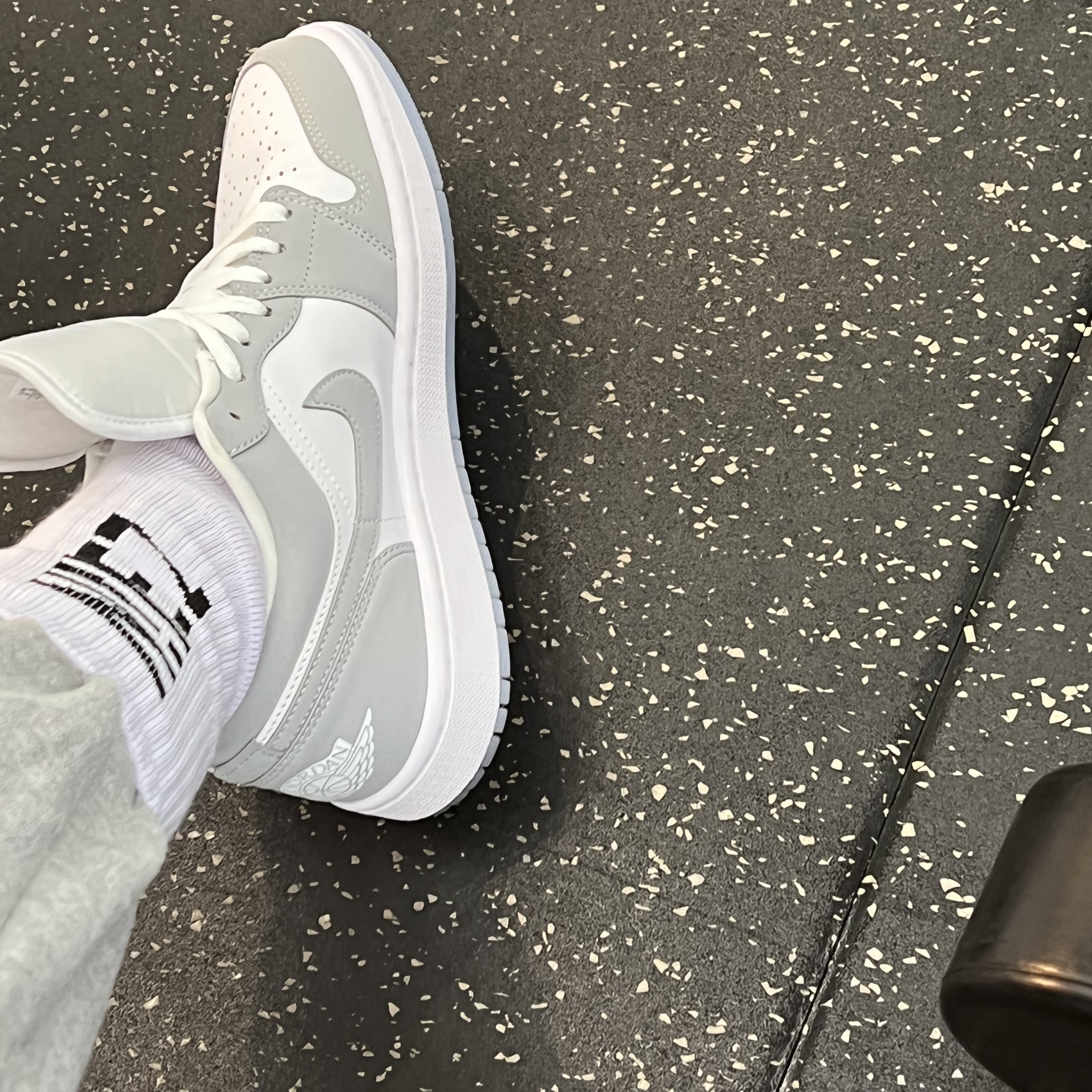 (W) Jordan 1 Low White Wolf Grey 착용 스타일