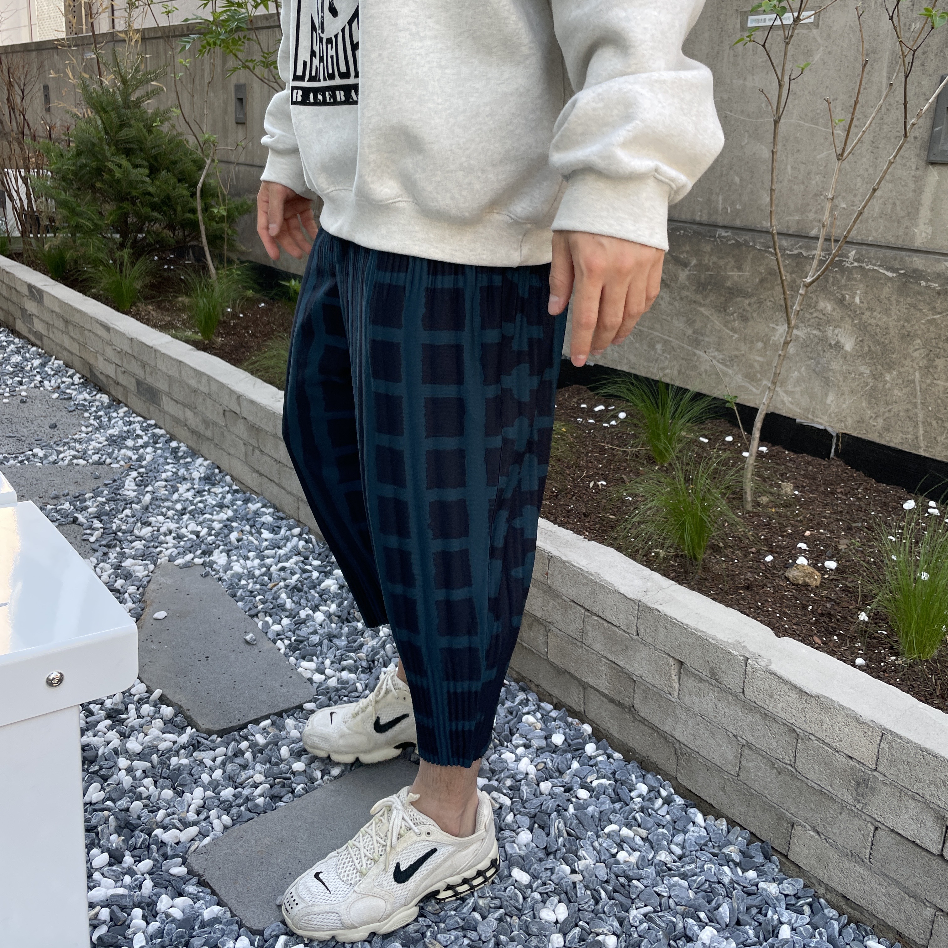 Nike x Stussy Air Zoom Spiridon Cage 2 Fossil 착용 스타일