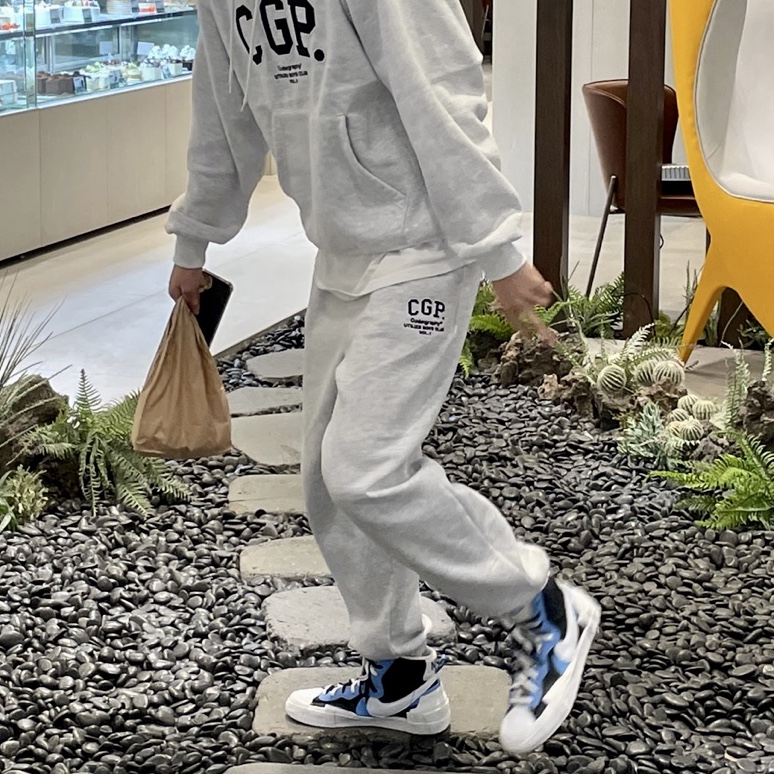 Nike x Sacai Blazer Mid White Black Legend Blue 착용 스타일 - 2