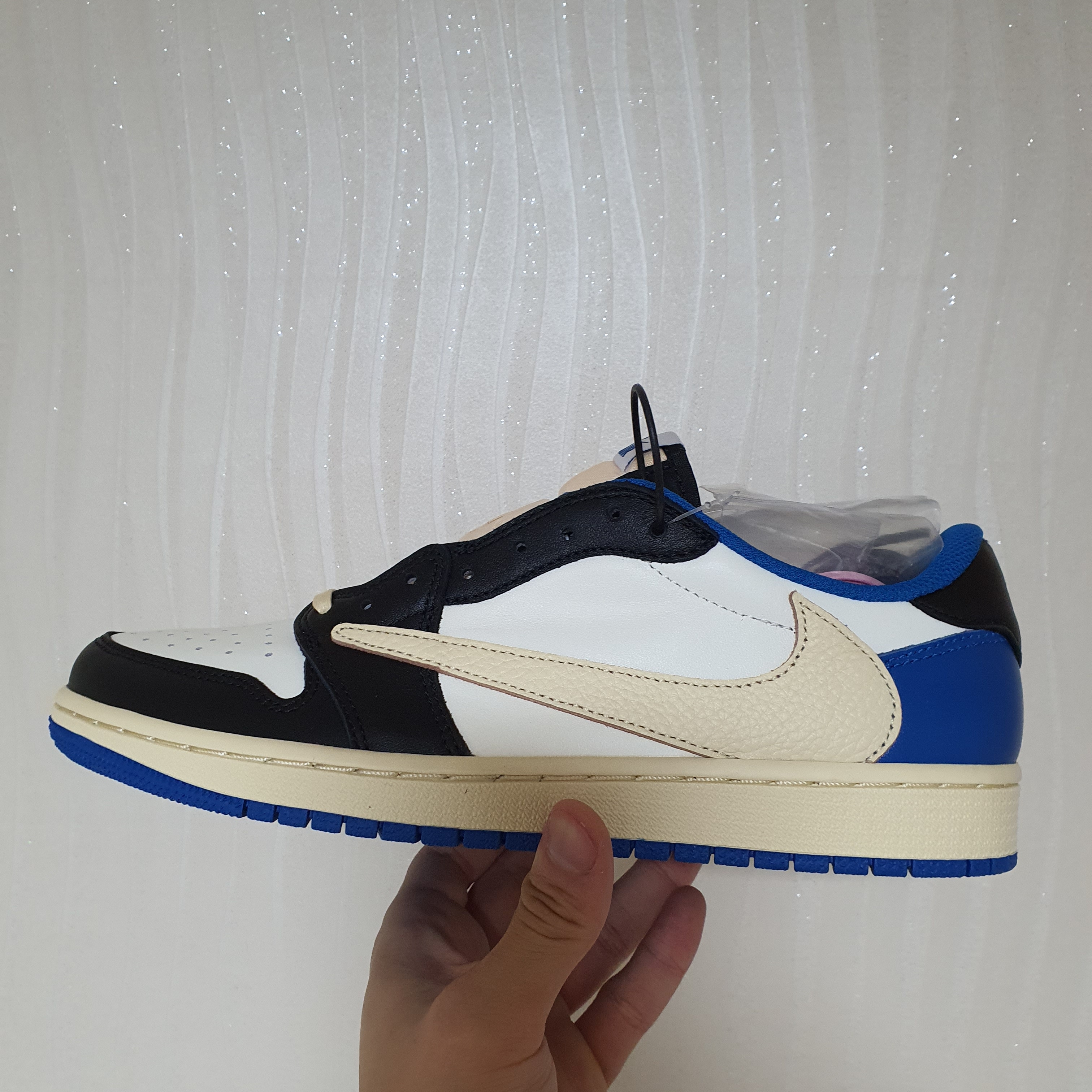 Jordan 1 x Travis Scott x Fragment Retro Low OG SP Military Blue 착용 스타일