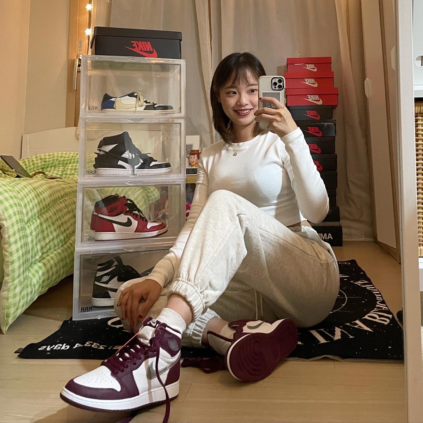 (GS) Jordan 1 Retro High OG Bordeaux, Jordan 1 Retro High OG Bordeaux 착용 스타일 - 1