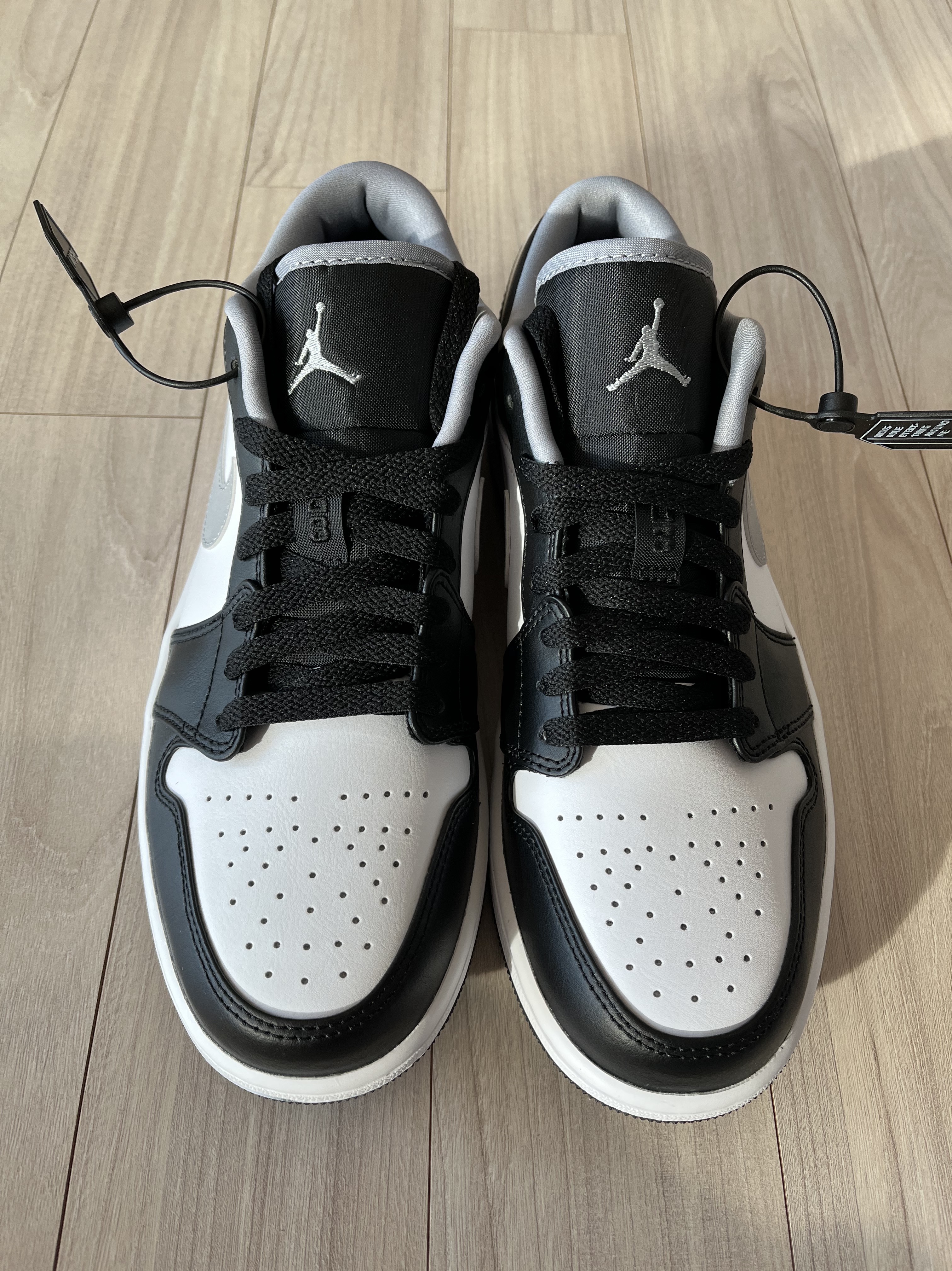 Jordan 1 Low Black Particle Grey 착용 스타일