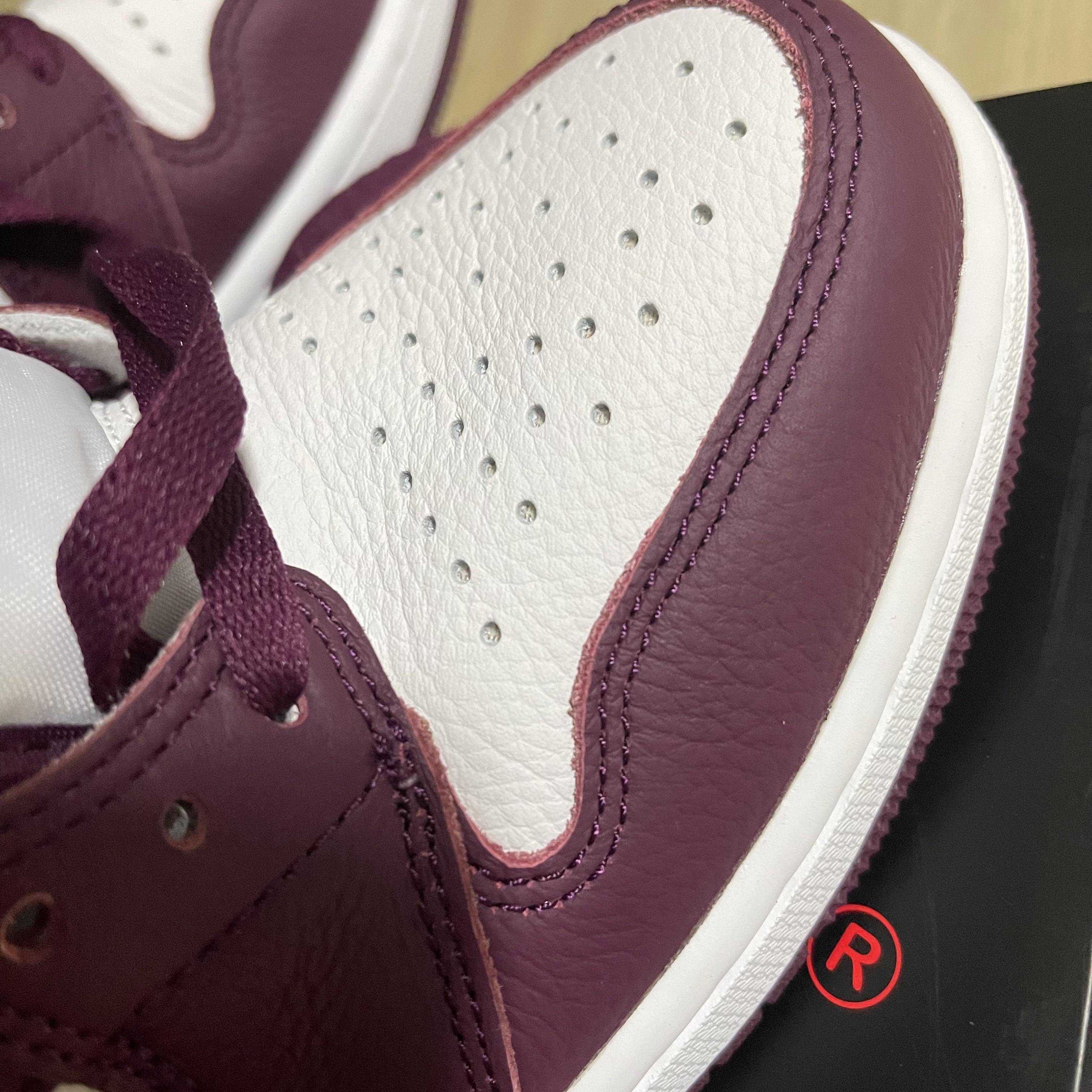 Jordan 1 Retro High OG Bordeaux, (GS) Jordan 1 Retro High OG Bordeaux 착용 스타일 - 3