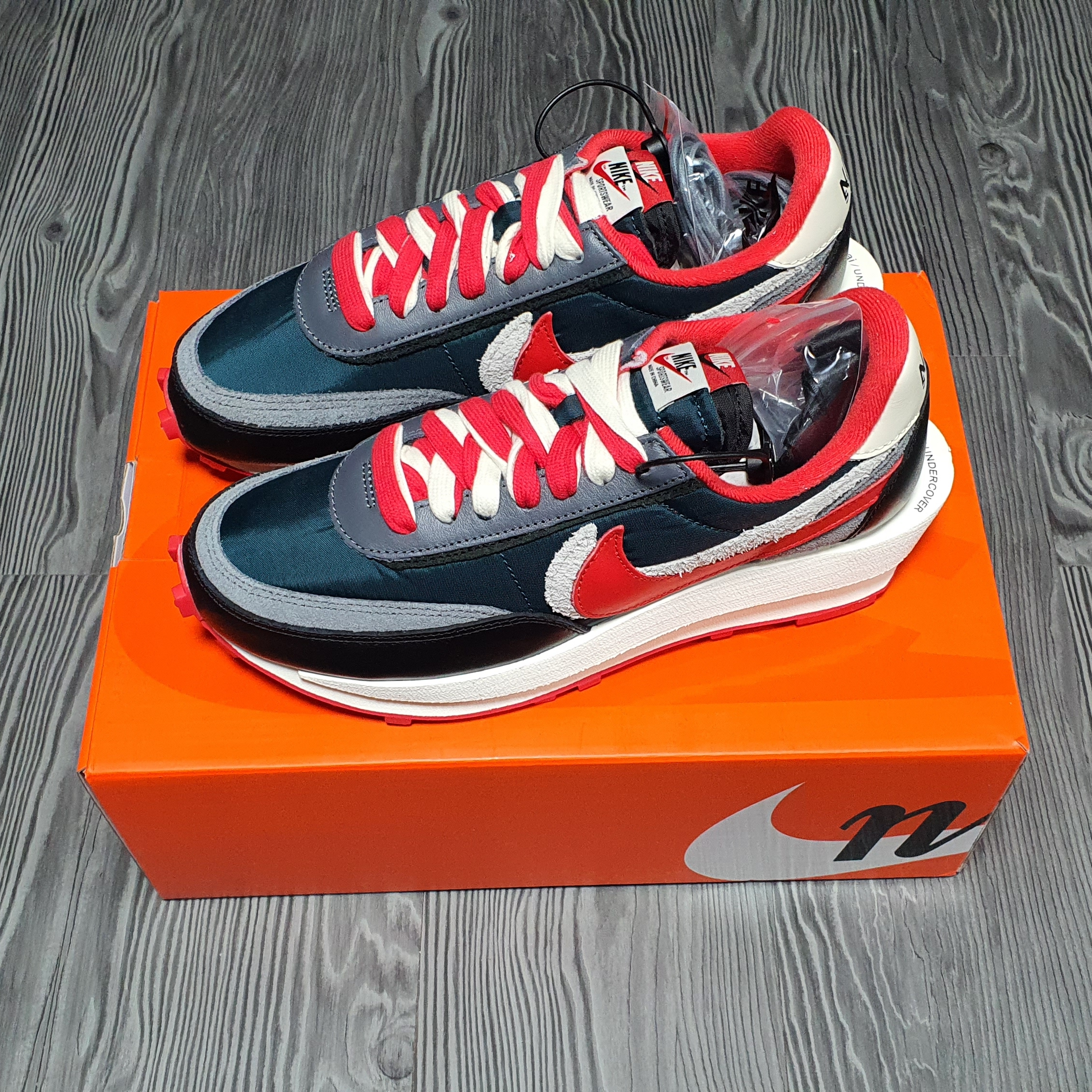 Nike x Sacai x Undercover LDWaffle Midnight Spruce University Red 착용 스타일