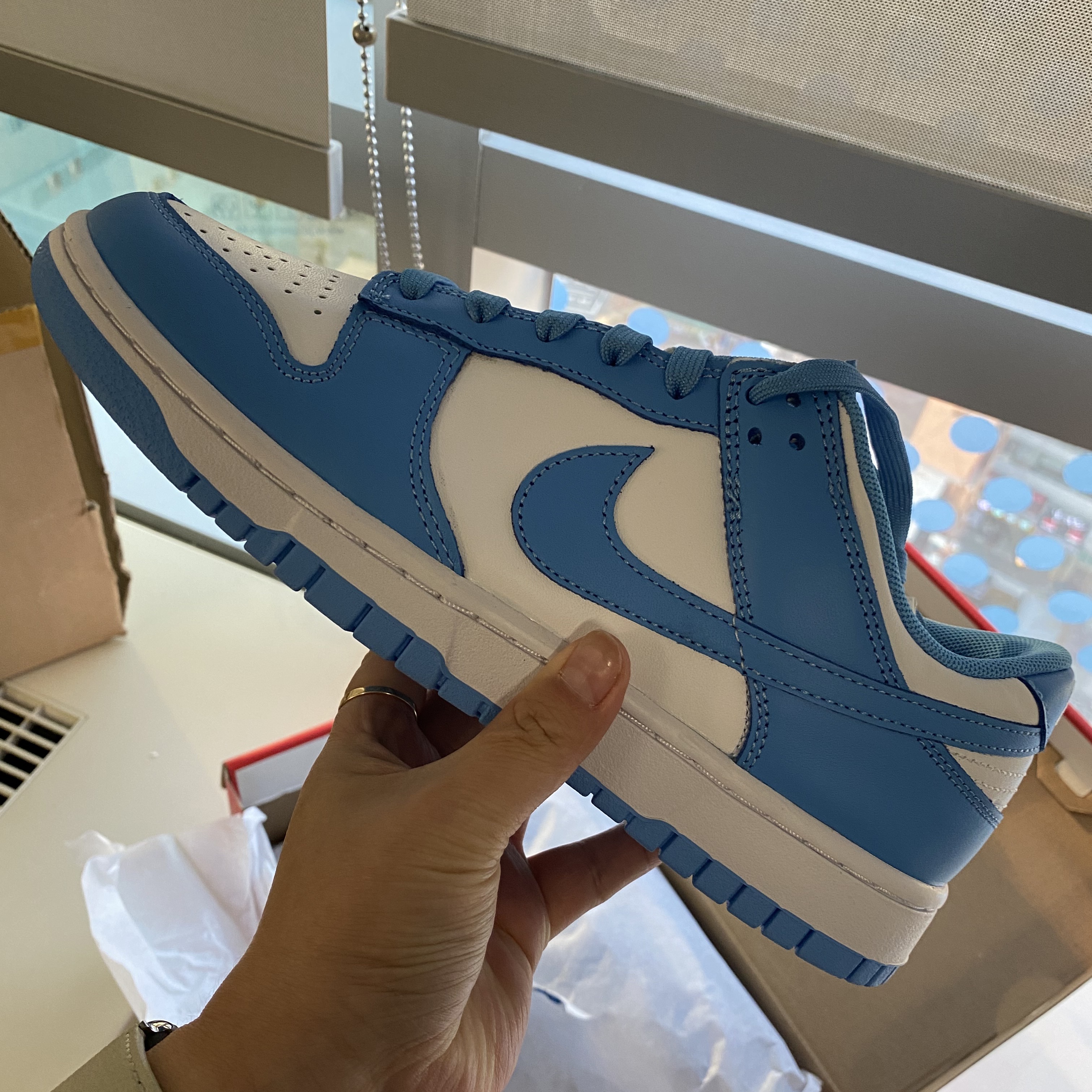 Nike Dunk Low Retro University Blue 착용 스타일 - 2