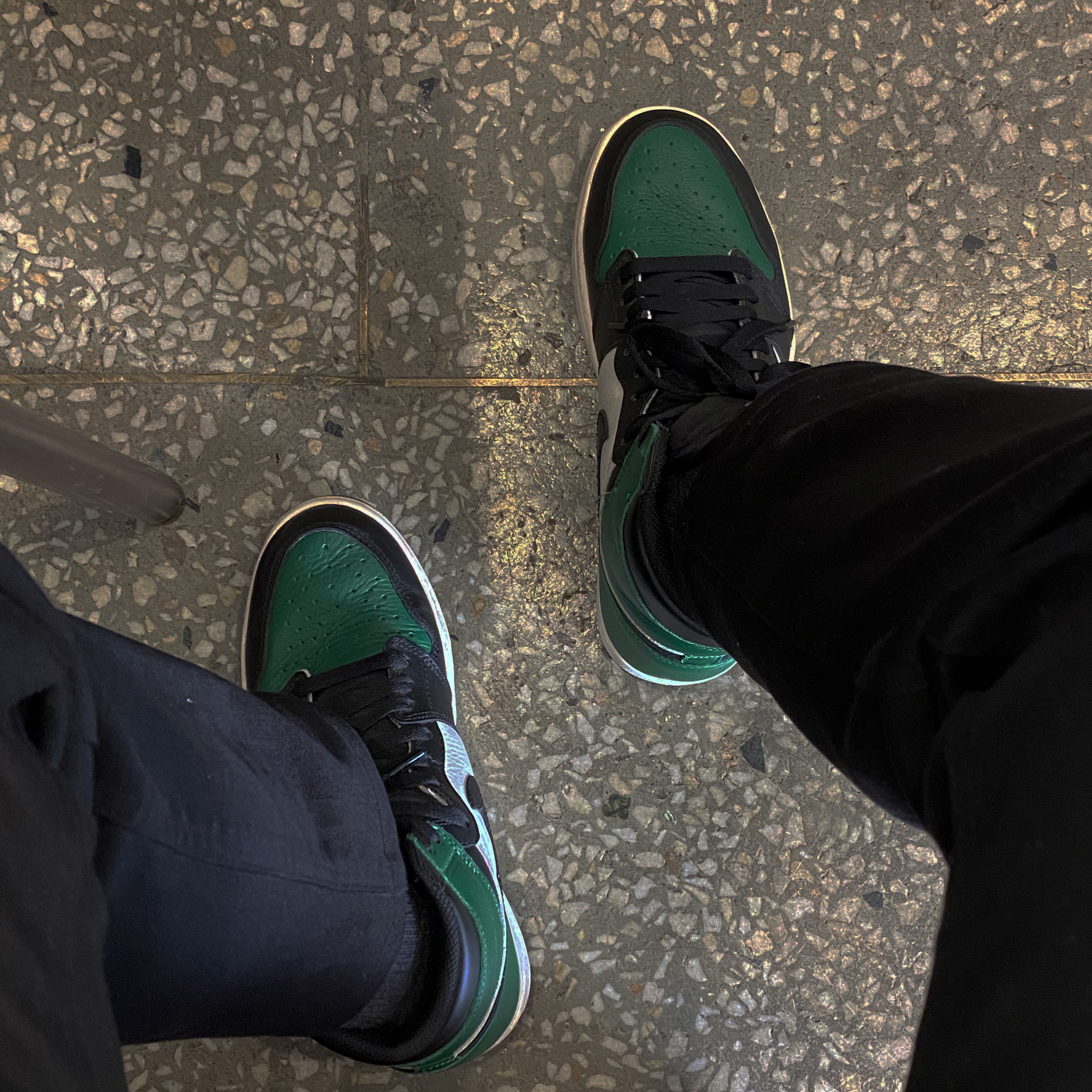 Jordan 1 Retro High OG Pine Green 착용 스타일 - 5
