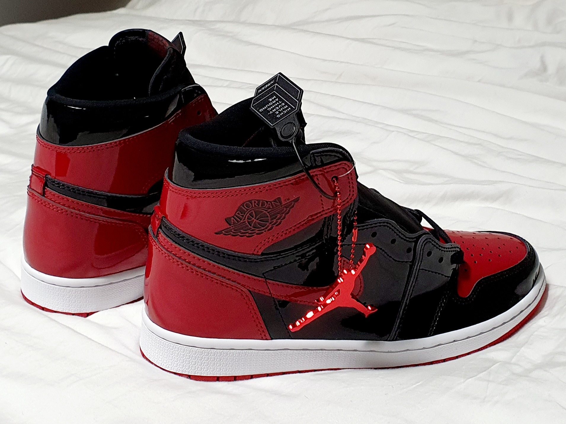 Jordan 1 Retro High OG Patent Bred 착용 스타일 - 3