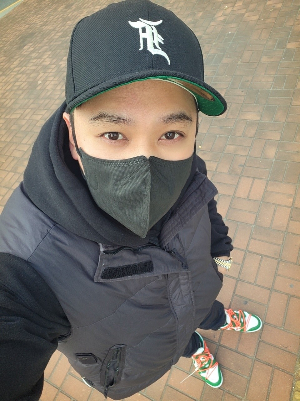 Nike x Off-White Dunk Low Pine Green, Stone Island G0123 Garment Dyed Crinkle Reps Nylon Down Vest Black - 21FW 착용 스타일 - 3