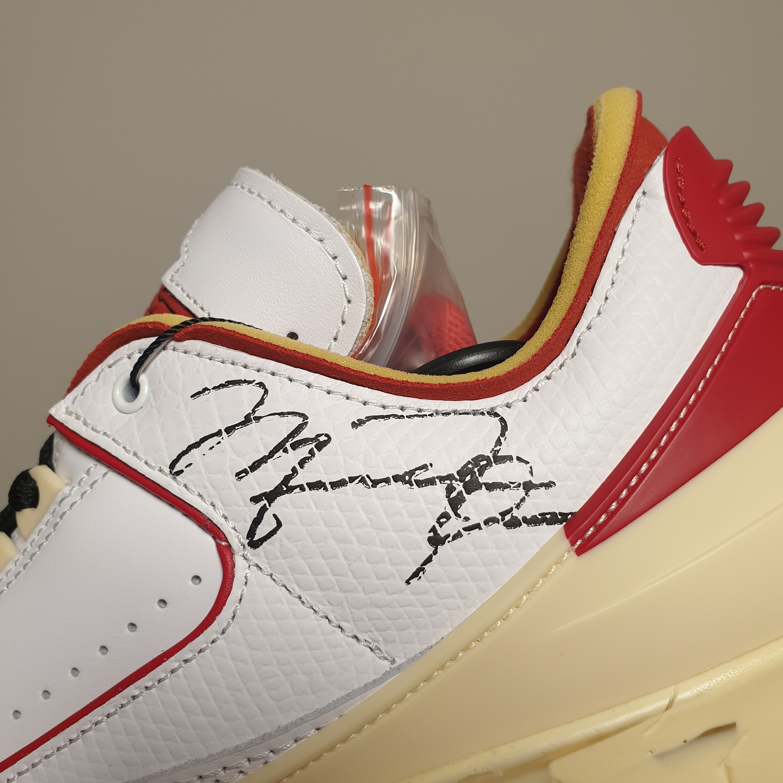 Jordan 2 x Off-White Retro Low SP White and Varsity Red 착용 스타일 - 4