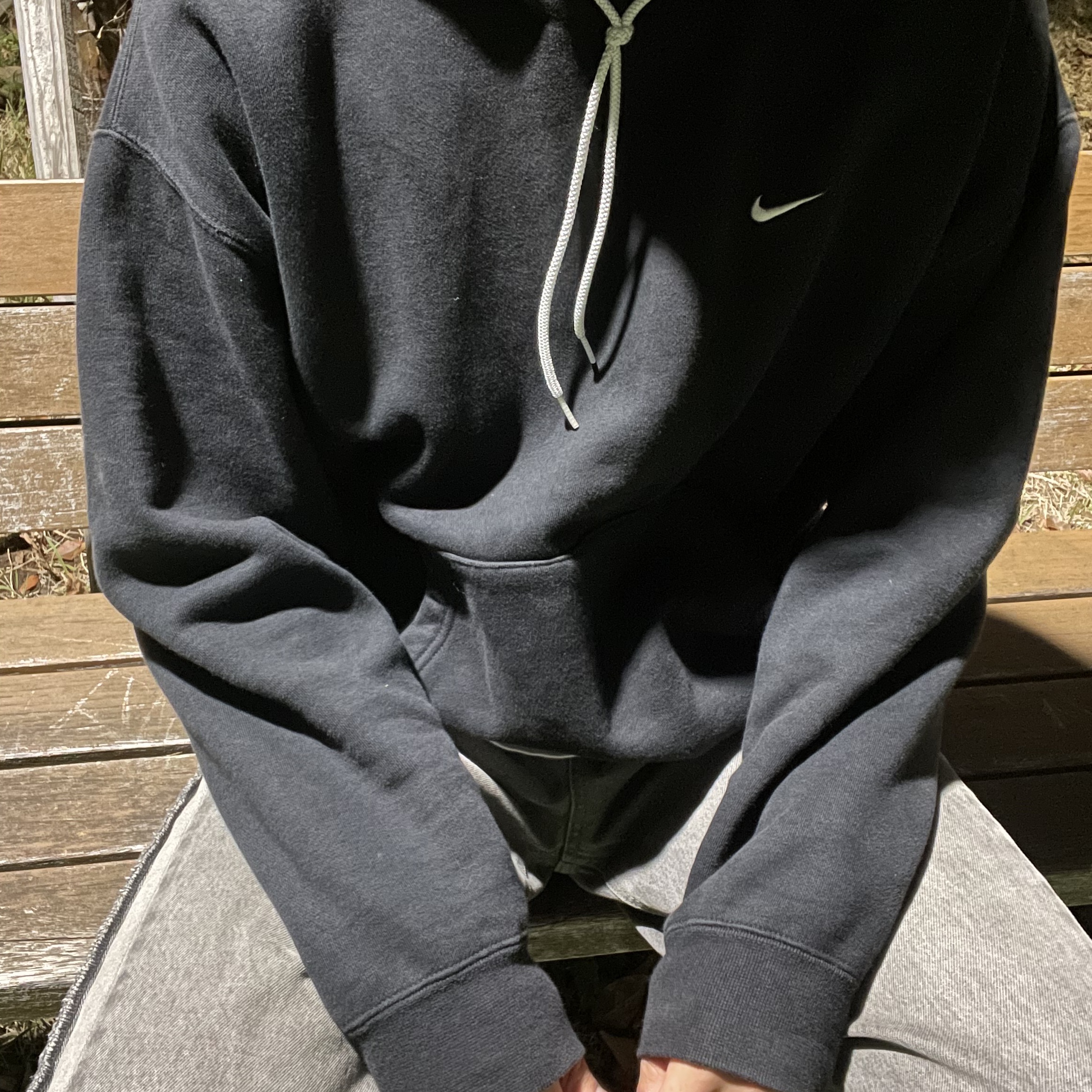 Nike NRG Solo Swoosh Fleece Hoodie Black White - US/EU, Jordan 1 Retro High OG Black Mocha 착용 스타일 - 1