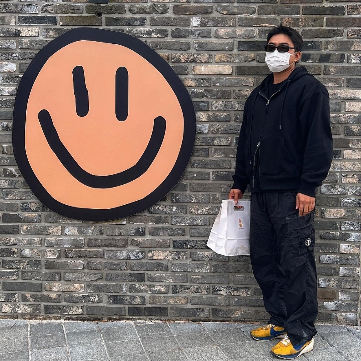 Supreme x Stone Island Painted Camo Nylon Cargo Pants Black - 20FW, Nike Moon Racer Yellow Ochre Gym Blue 착용 스타일