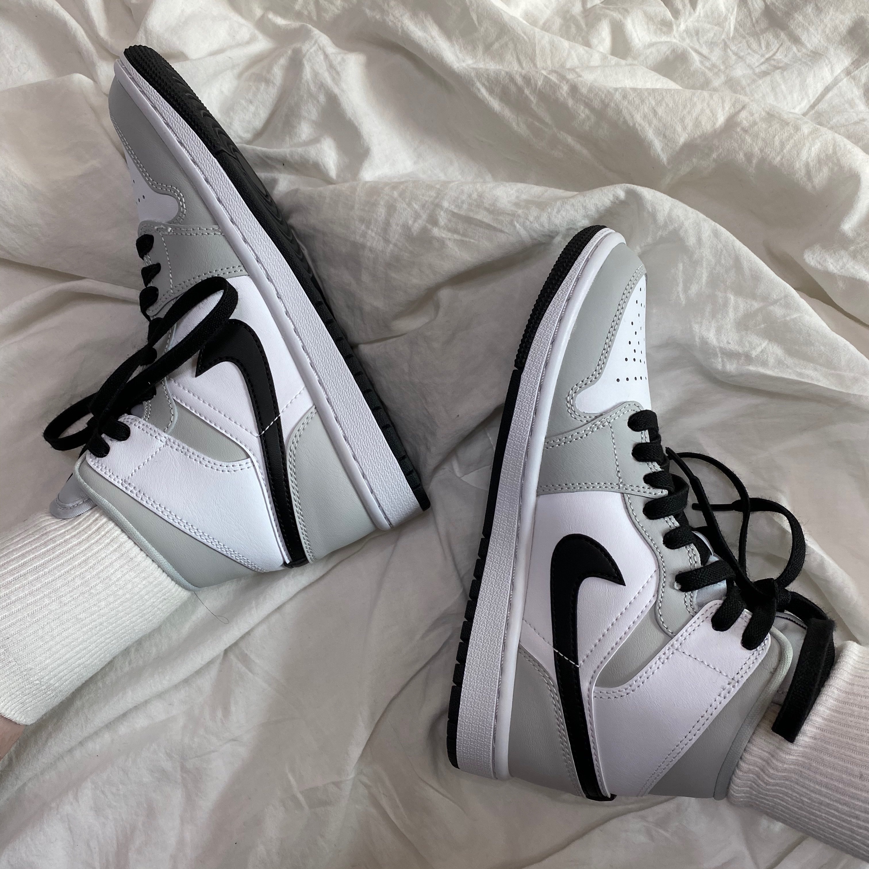 (W) Jordan 1 Mid Grey Fog 착용 스타일