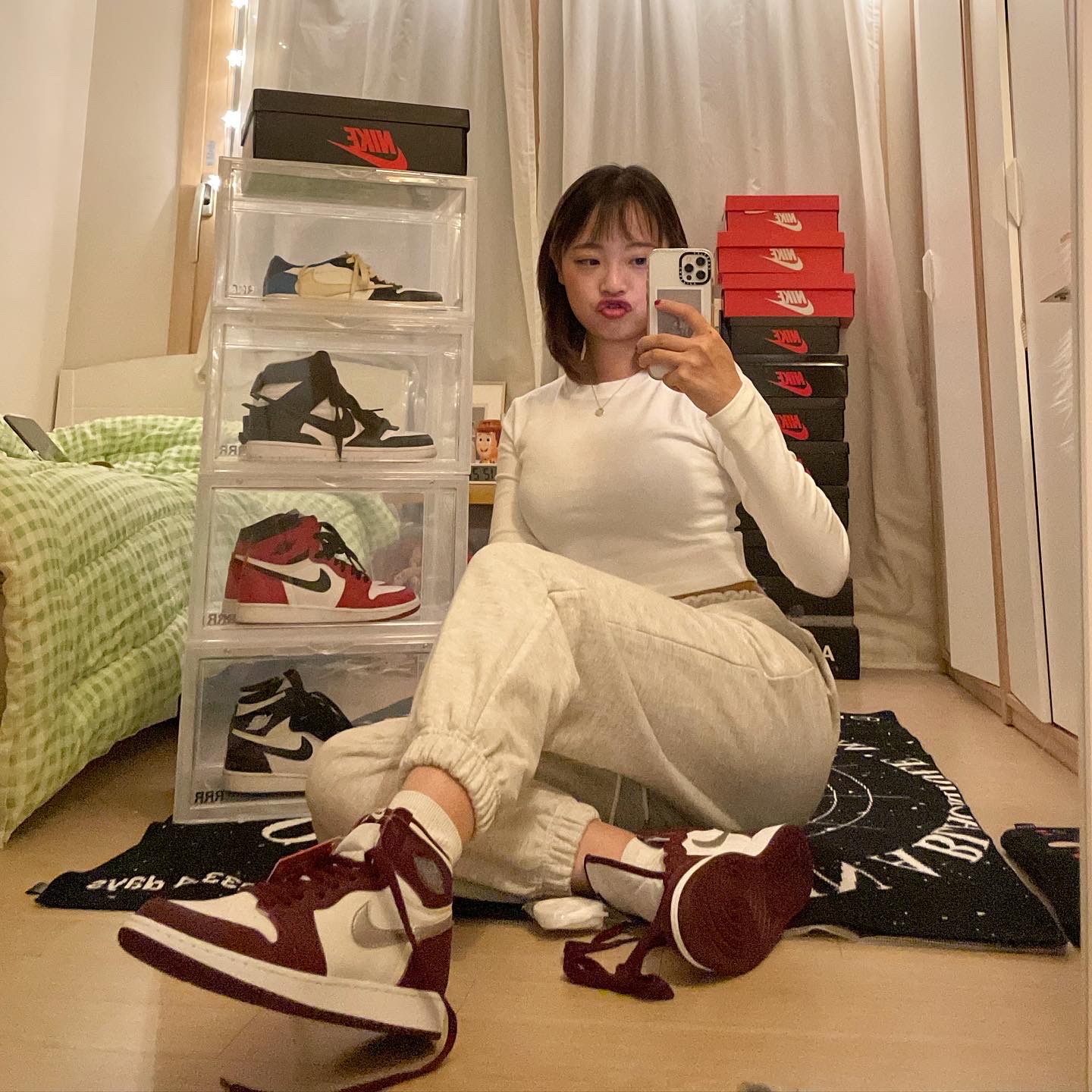 (GS) Jordan 1 Retro High OG Bordeaux, Jordan 1 Retro High OG Bordeaux 착용 스타일 - 4