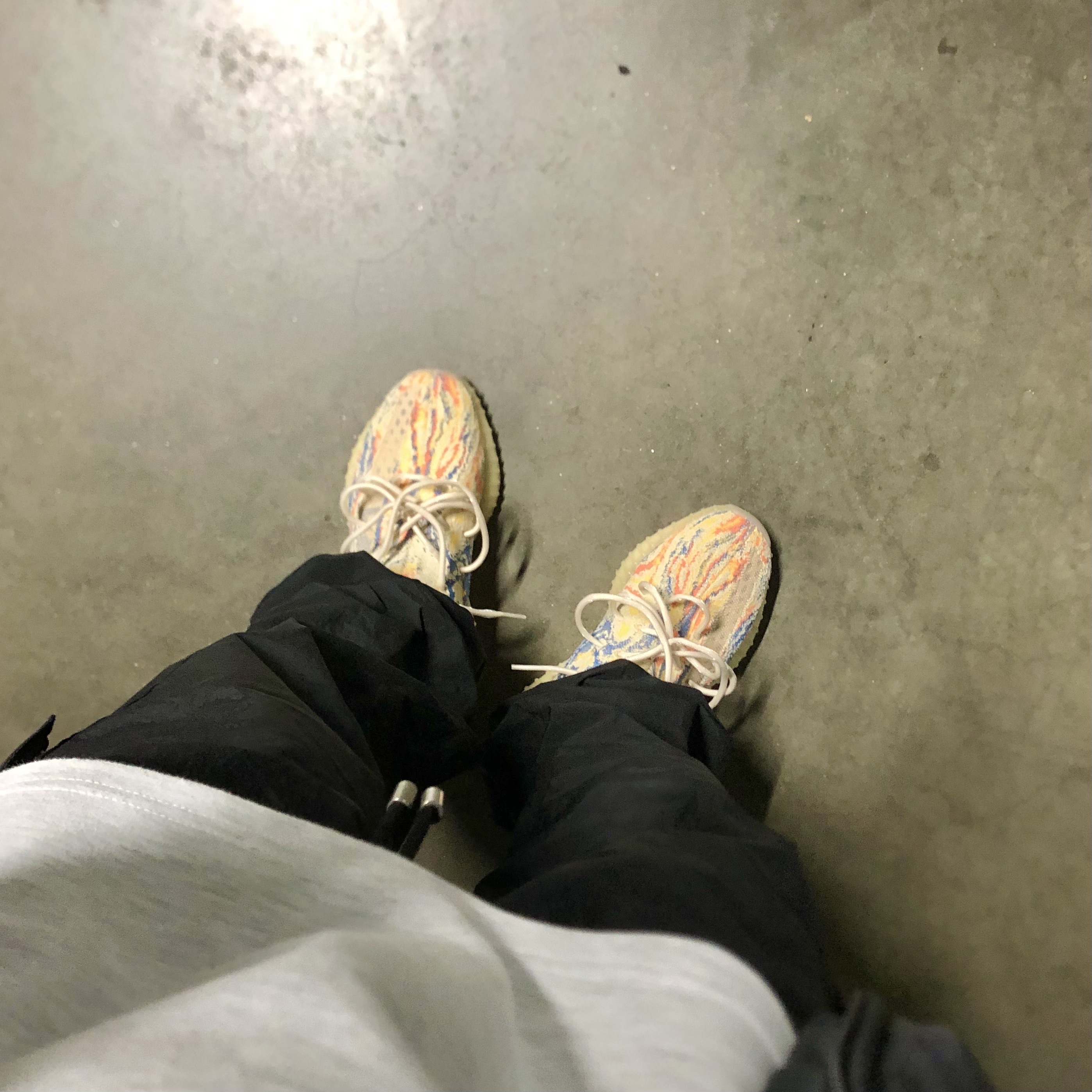 Adidas Yeezy Boost 350 V2 MX Oat 착용 스타일