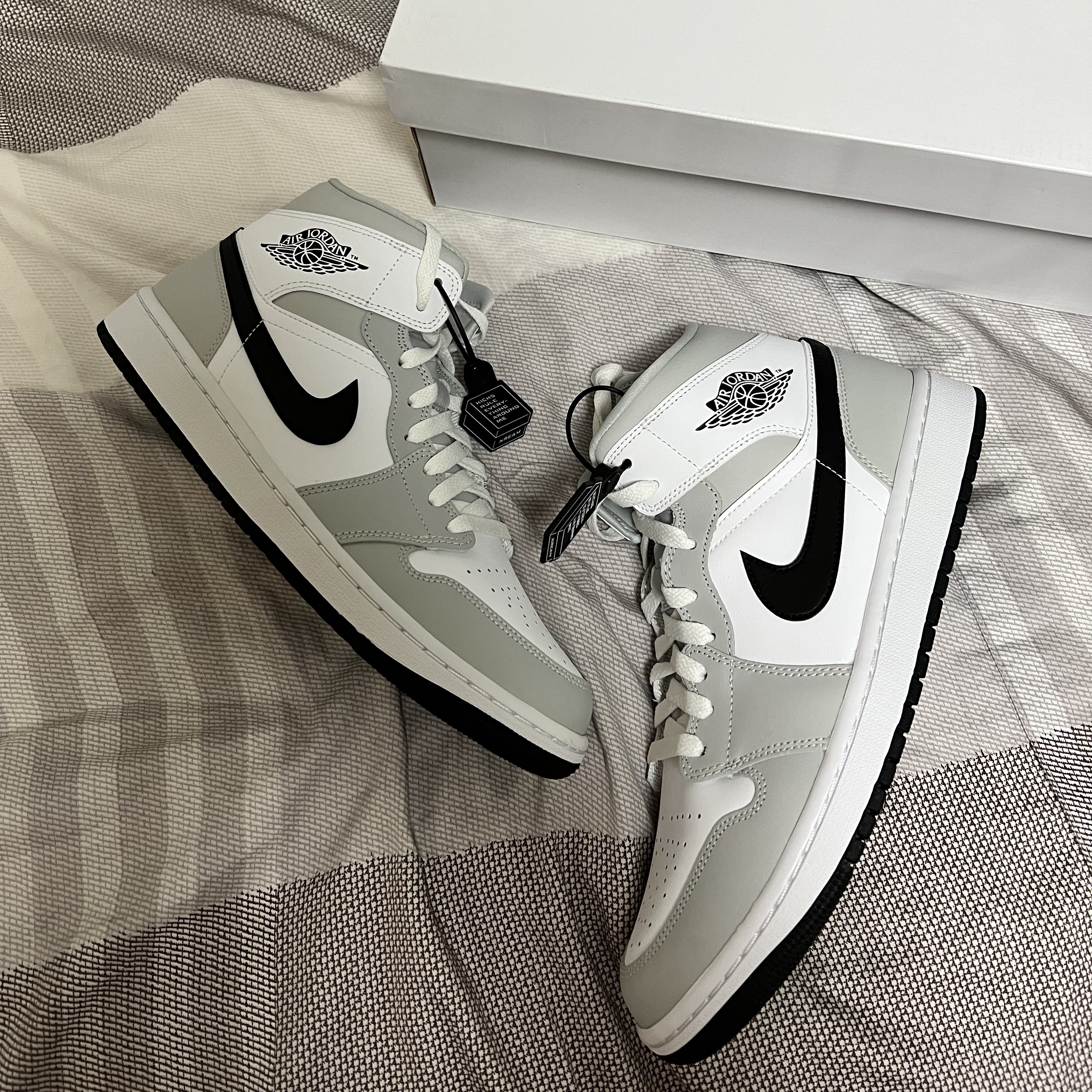(W) Jordan 1 Mid Grey Fog 착용 스타일