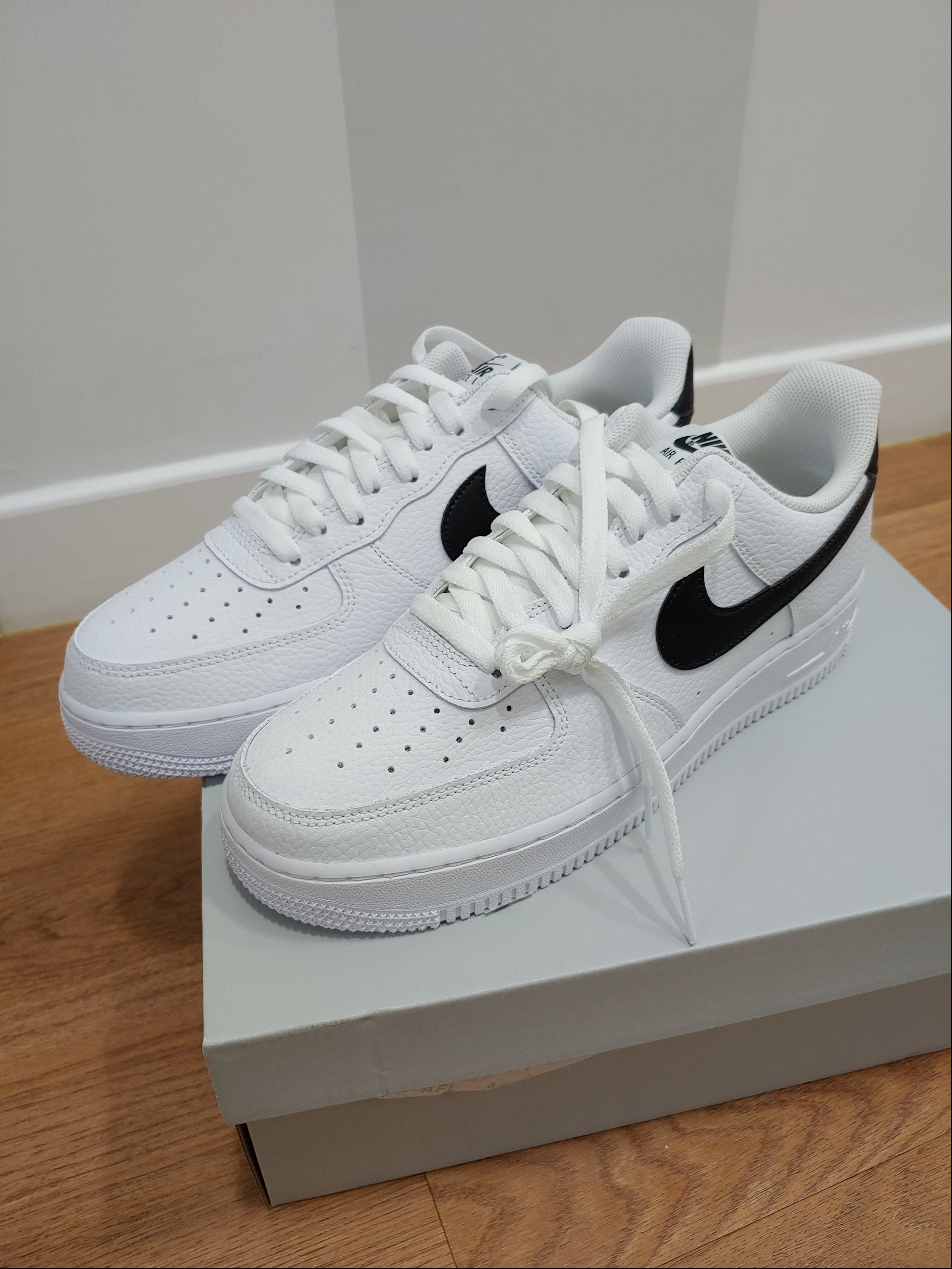 Nike Air Force 1 '07 White Black 착용 스타일 - 1