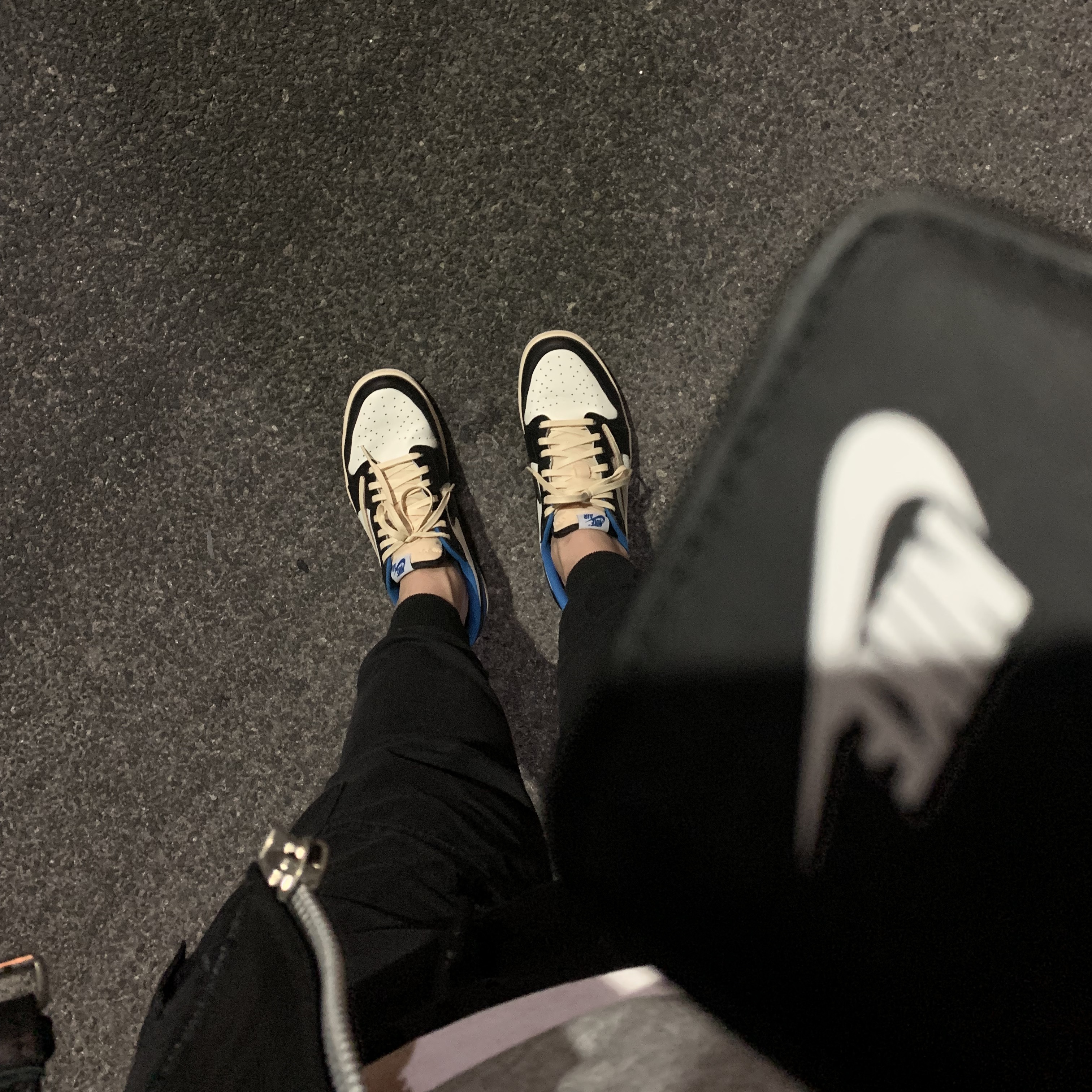 Jordan 1 x Travis Scott x Fragment Retro Low OG SP Military Blue 착용 스타일