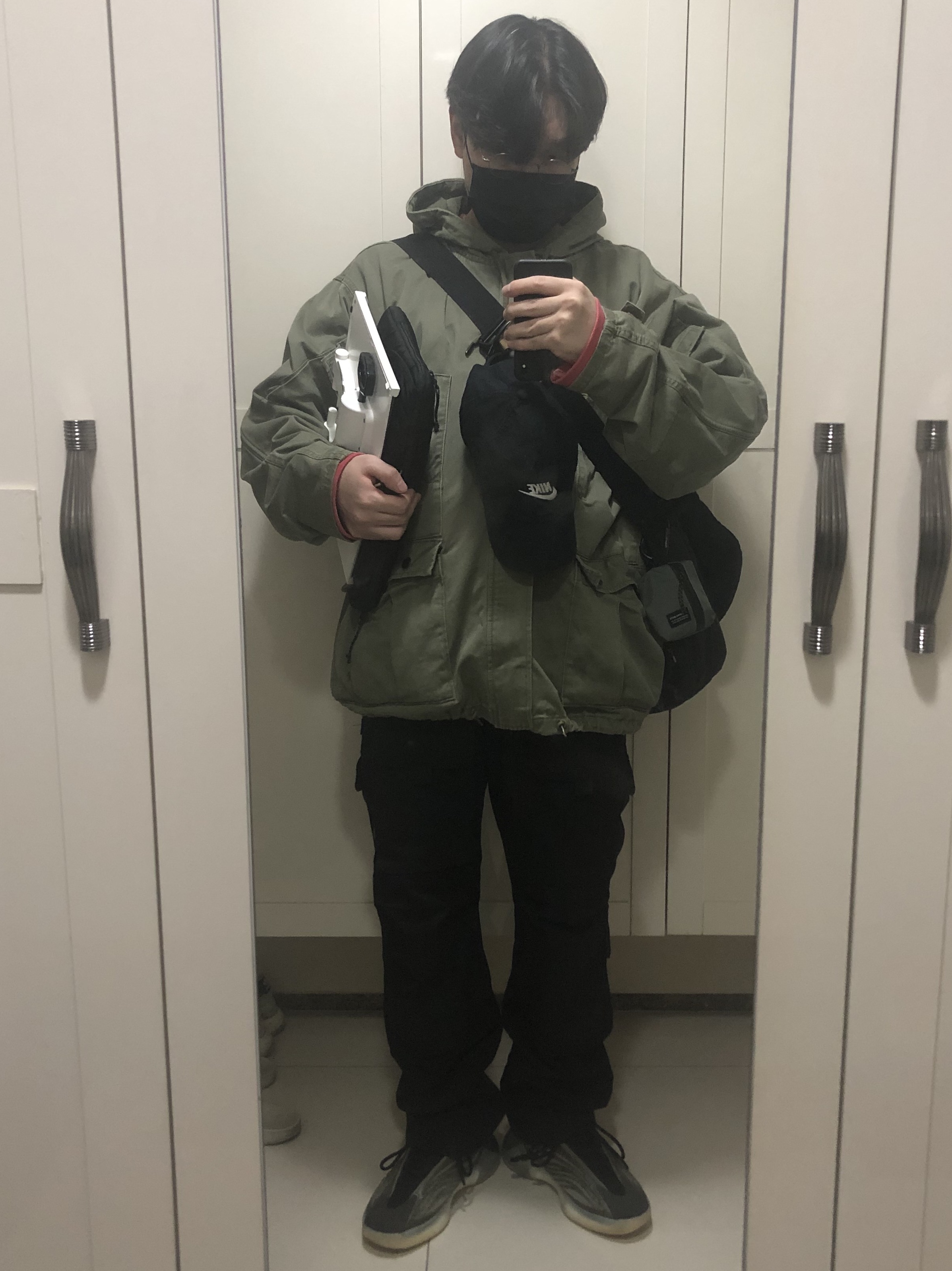 Adidas Yeezy QNTM Barium 착용 스타일
