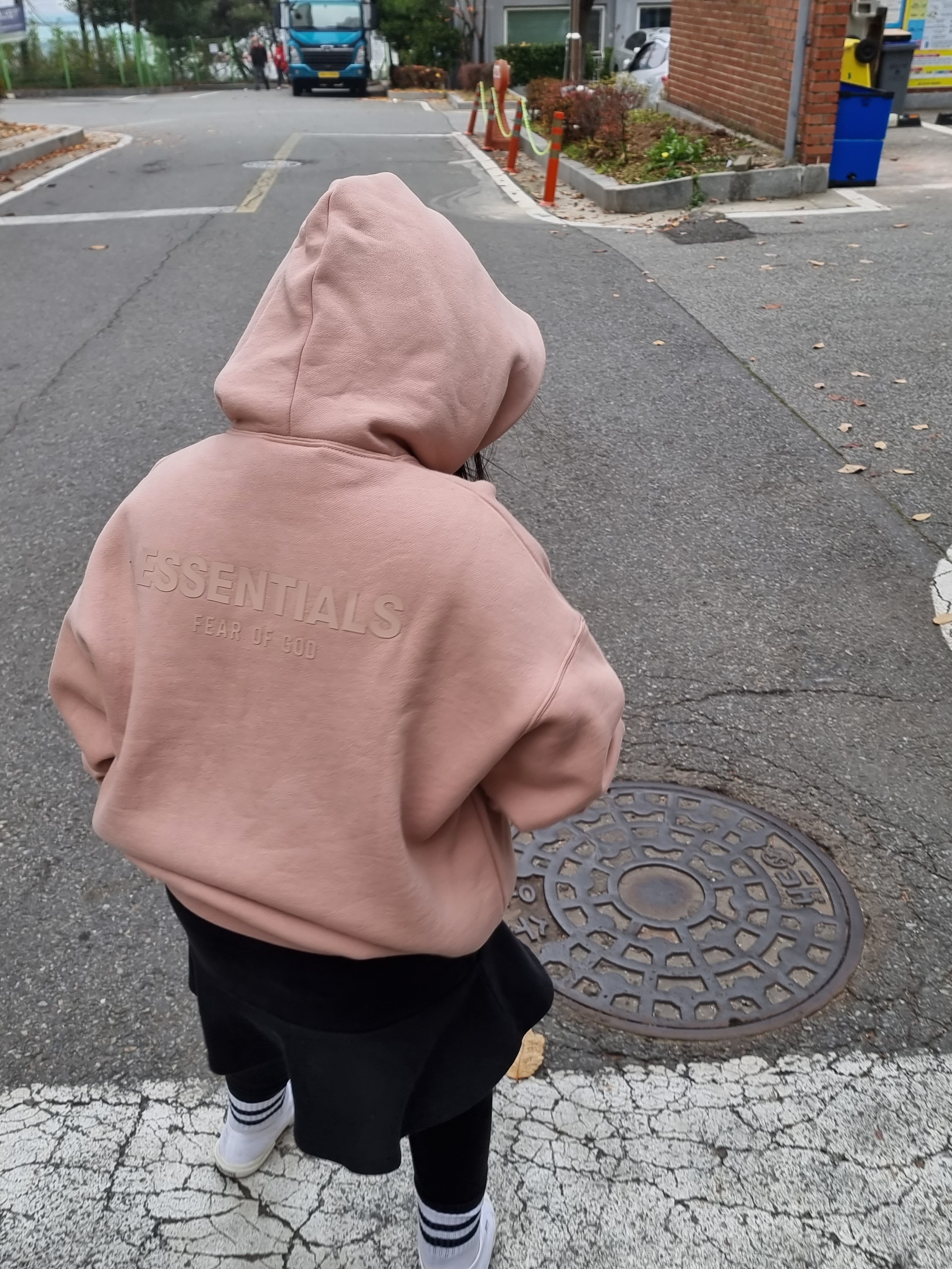 (Kids) Essentials Pull-Over Hoodie Matte Blush - 21FW 착용 스타일 - 2