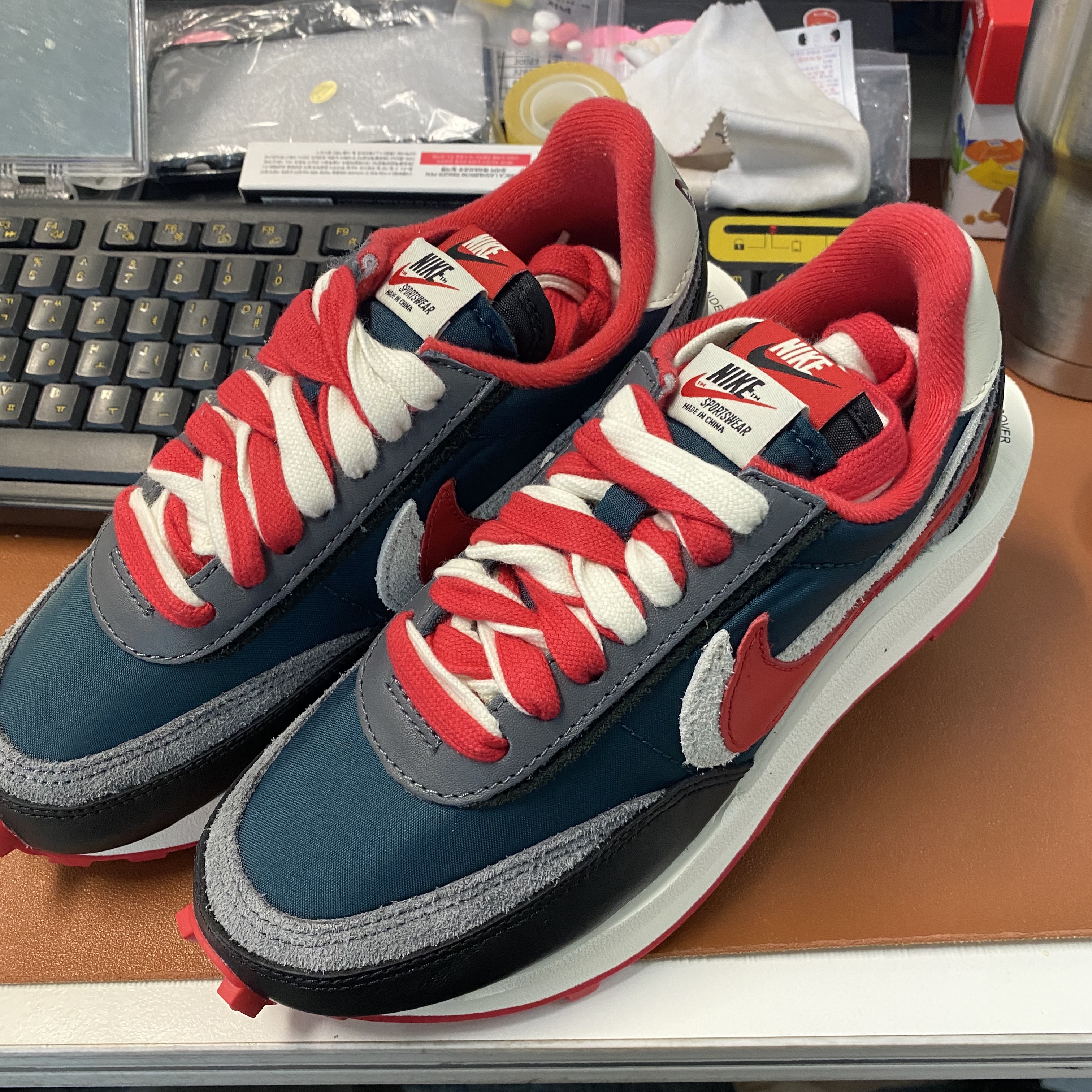 Nike x Sacai x Undercover LDWaffle Midnight Spruce University Red 착용 스타일