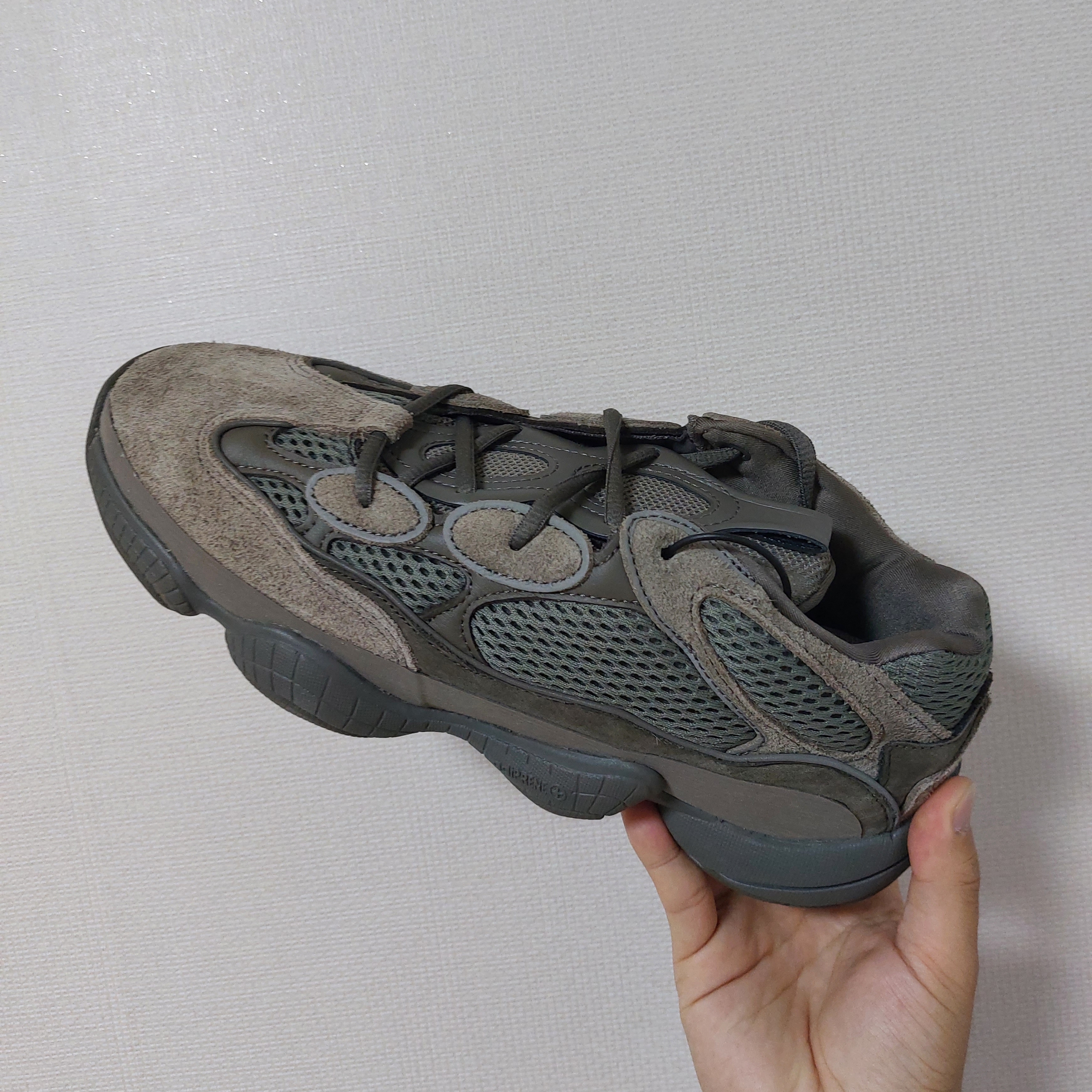 Adidas Yeezy 500 Clay Brown 착용 스타일 - 1