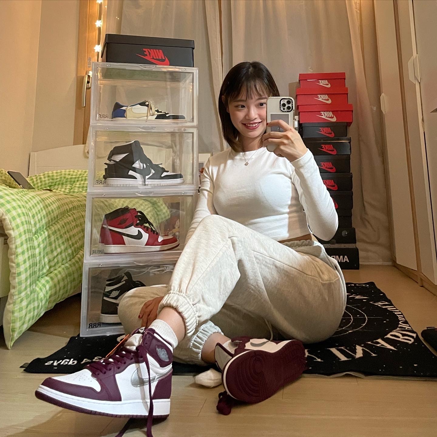 (GS) Jordan 1 Retro High OG Bordeaux, Jordan 1 Retro High OG Bordeaux 착용 스타일 - 2