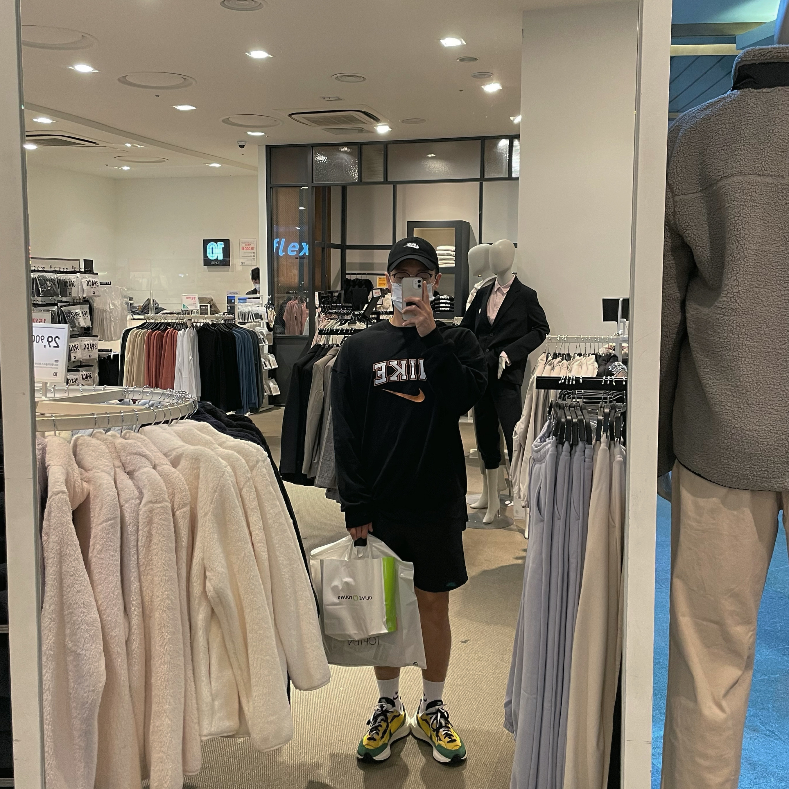 Nike x Sacai VaporWaffle Tour Yellow & Gorge Green Sail 착용 스타일 - 2
