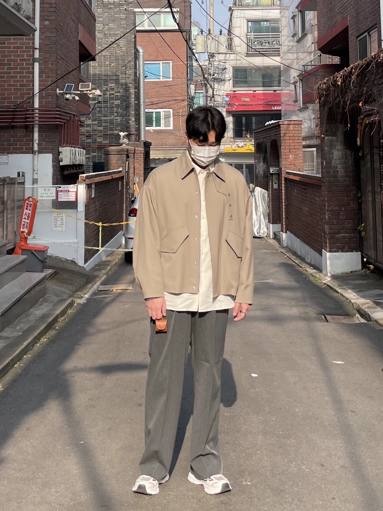Axel Arigato Marathon Runner White Black Orange 착용 스타일