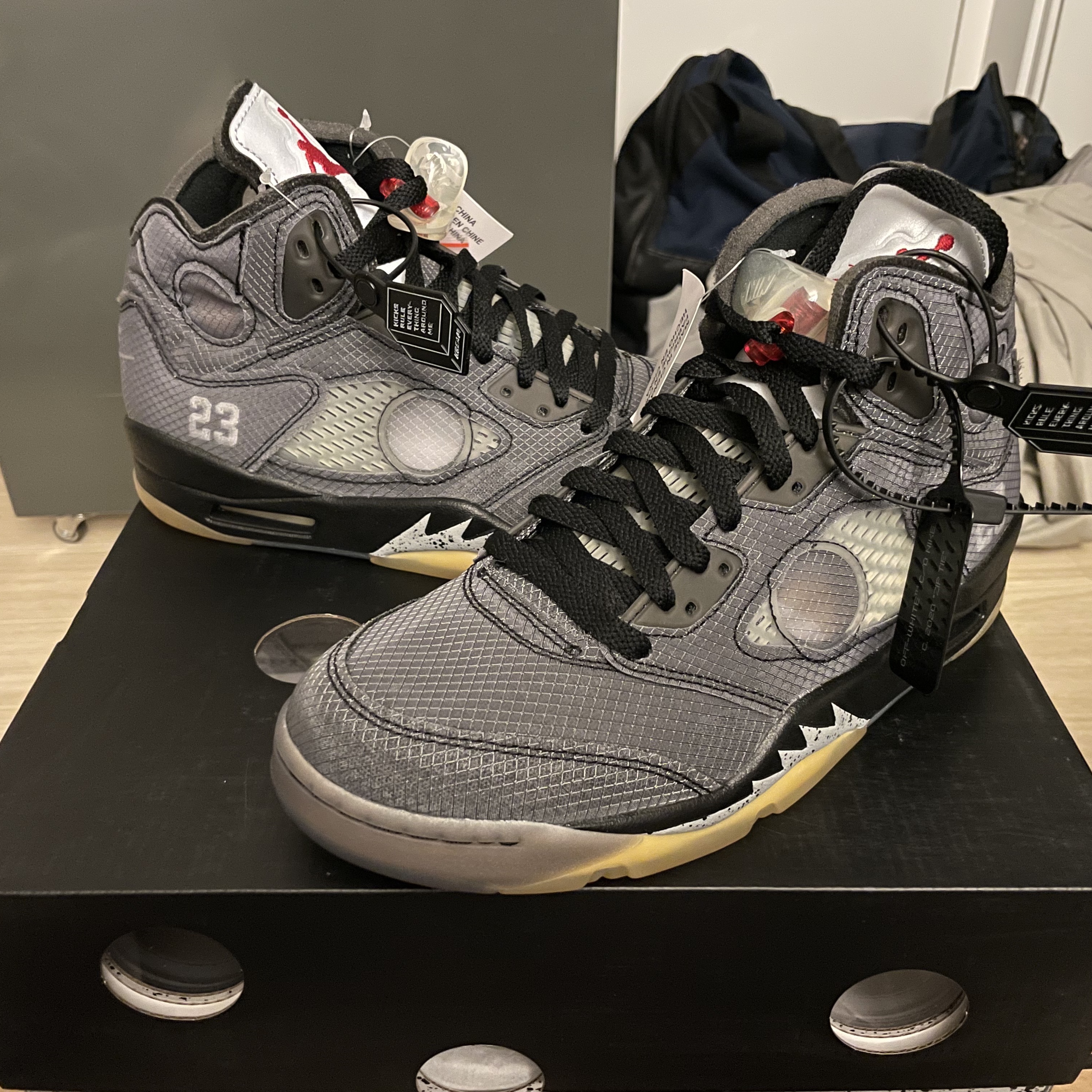 Jordan 5 x Off-White Retro SP Black Muslin 착용 스타일