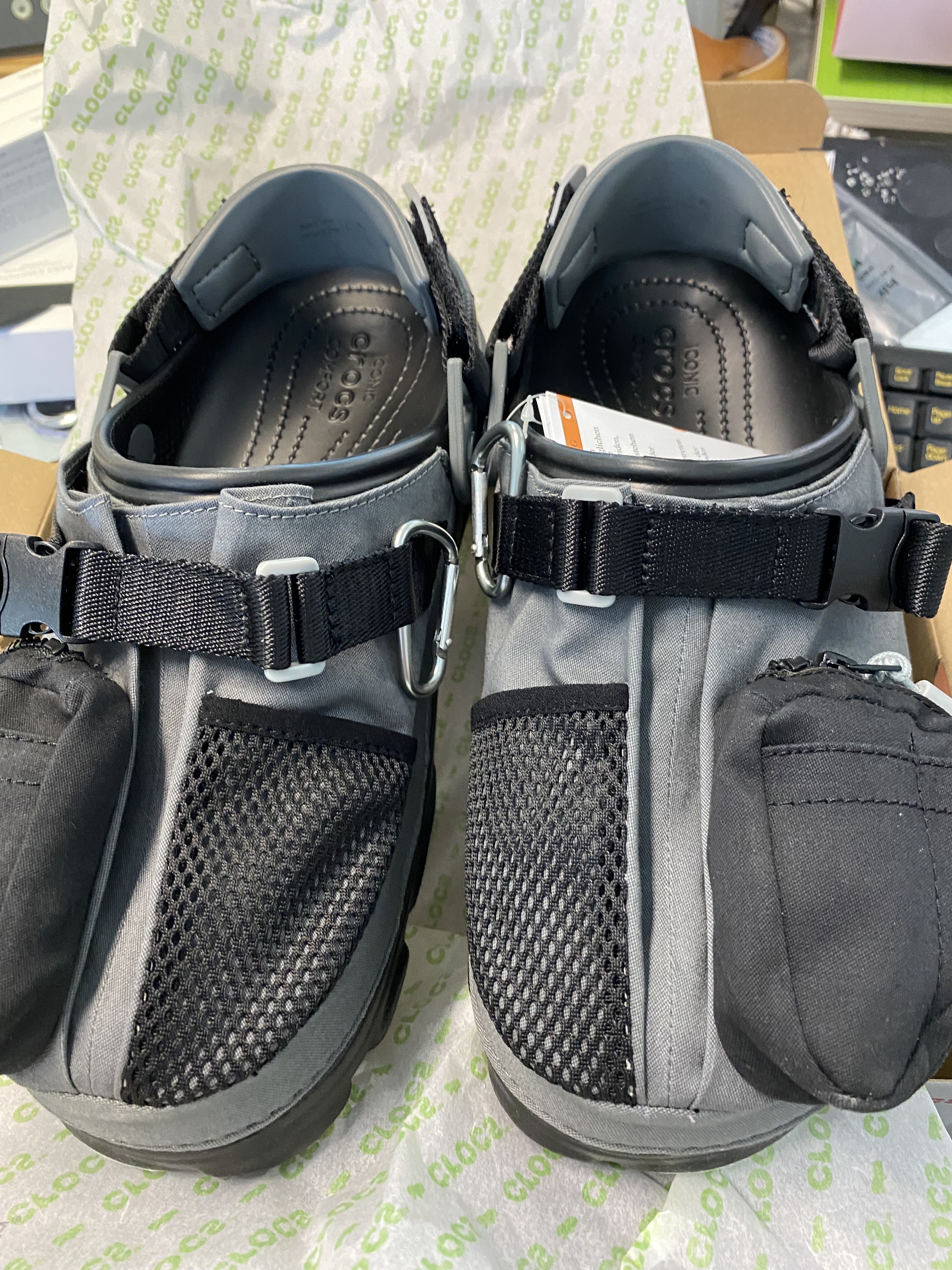 Crocs x Beams Classic All Terrain Mountain Parka Clog Grey 착용 스타일