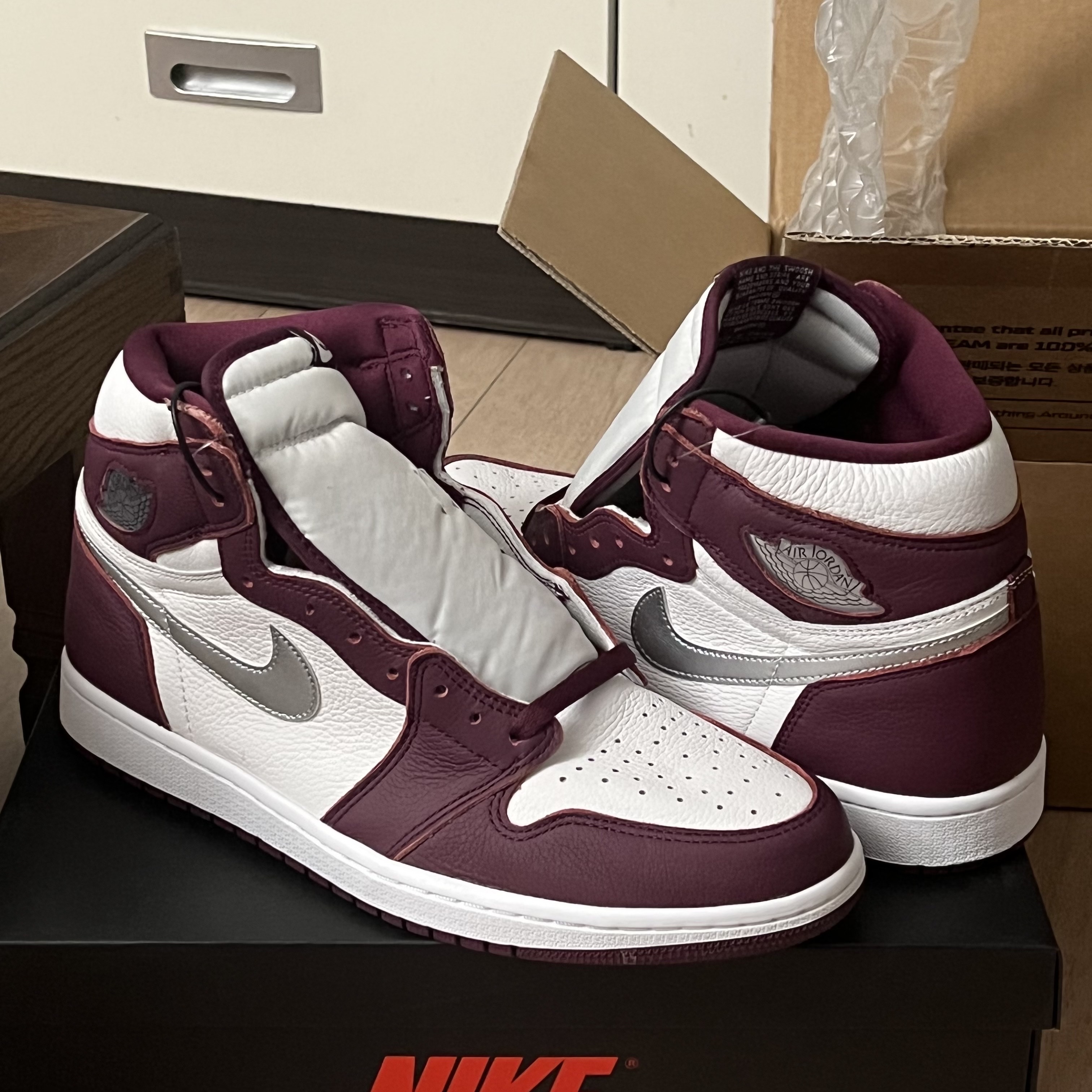 Jordan 1 Retro High OG Bordeaux 착용 스타일 - 1
