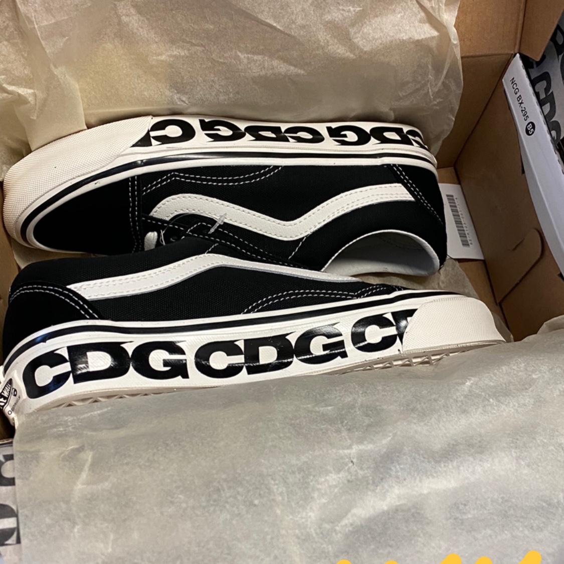 Vans Vault x CDG OG Old Skool LX Side Wall 착용 스타일
