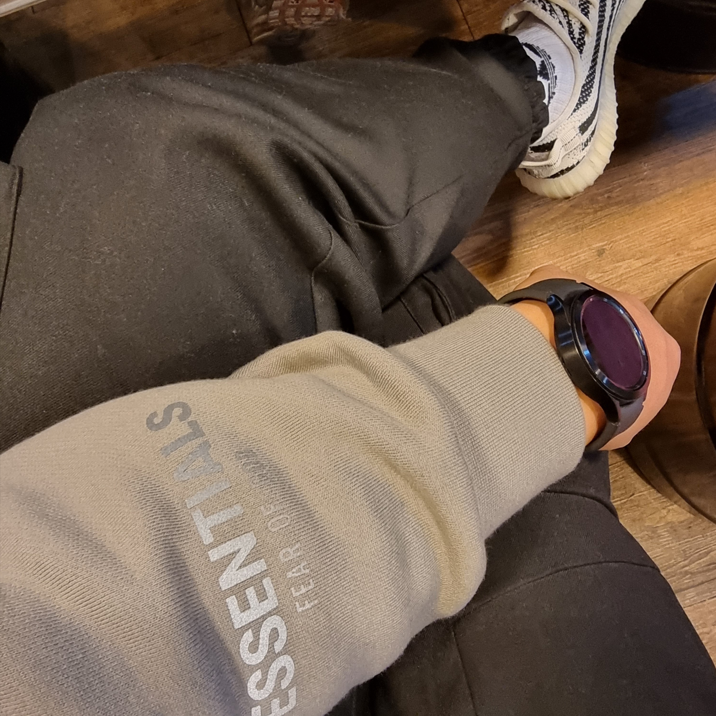 Adidas Yeezy Boost 350 V2 Zebra 2017/2019/2020, Essentials 3D Silicon Applique Pullover Hoodie Gray Flannel/Charcoal - 20SS 착용 스타일