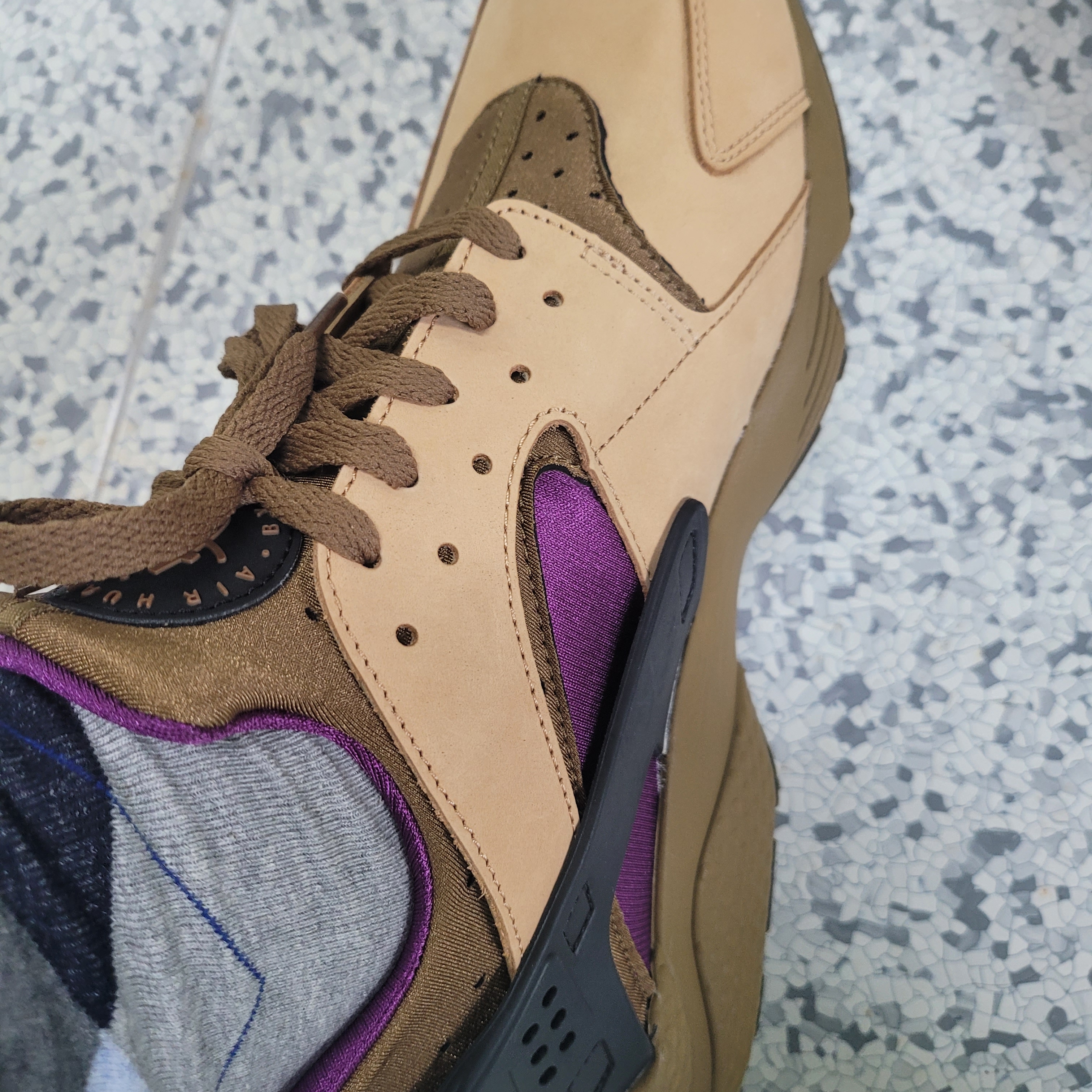 Nike Air Huarache LE Praline 착용 스타일 - 1