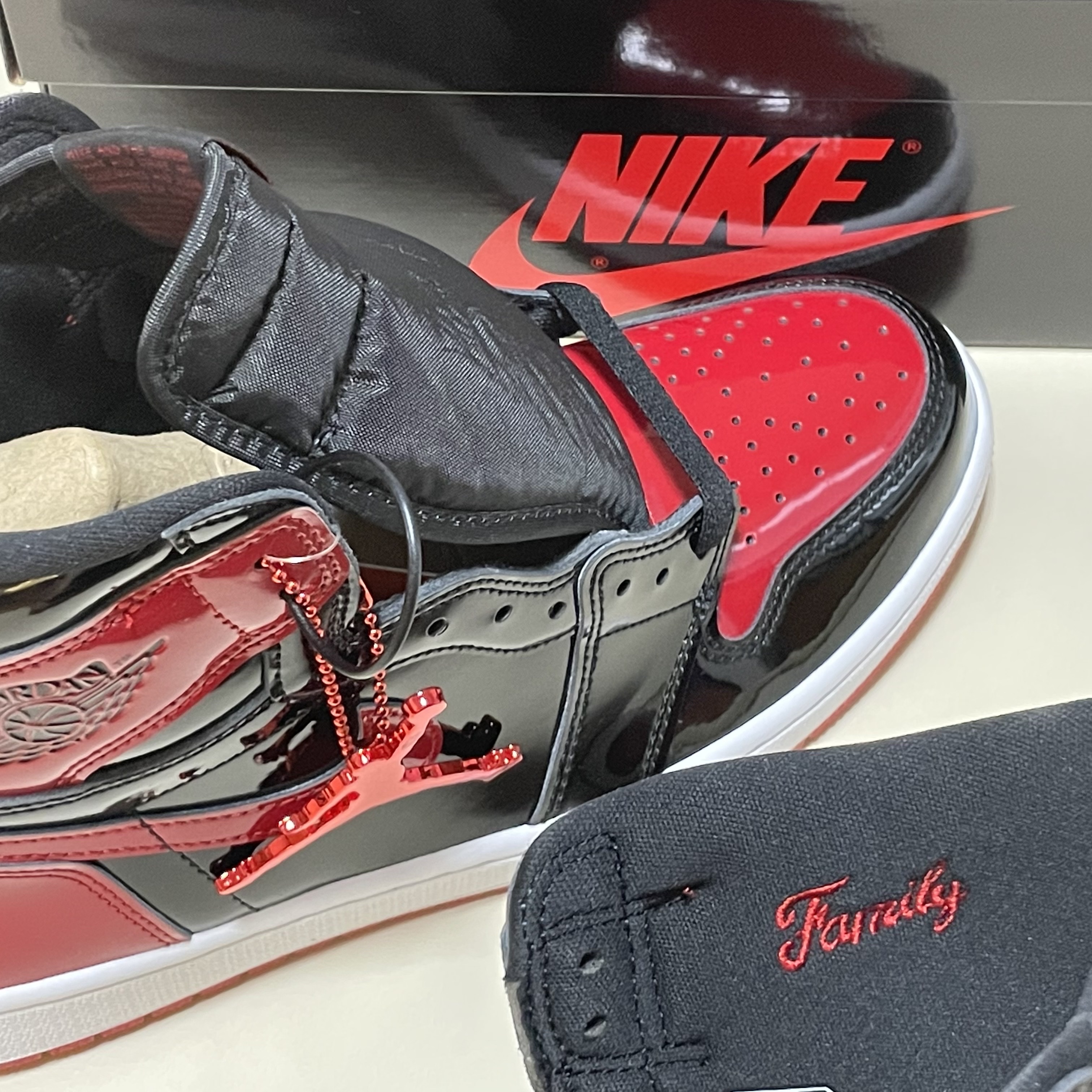 Jordan 1 Retro High OG Patent Bred 착용 스타일 - 2