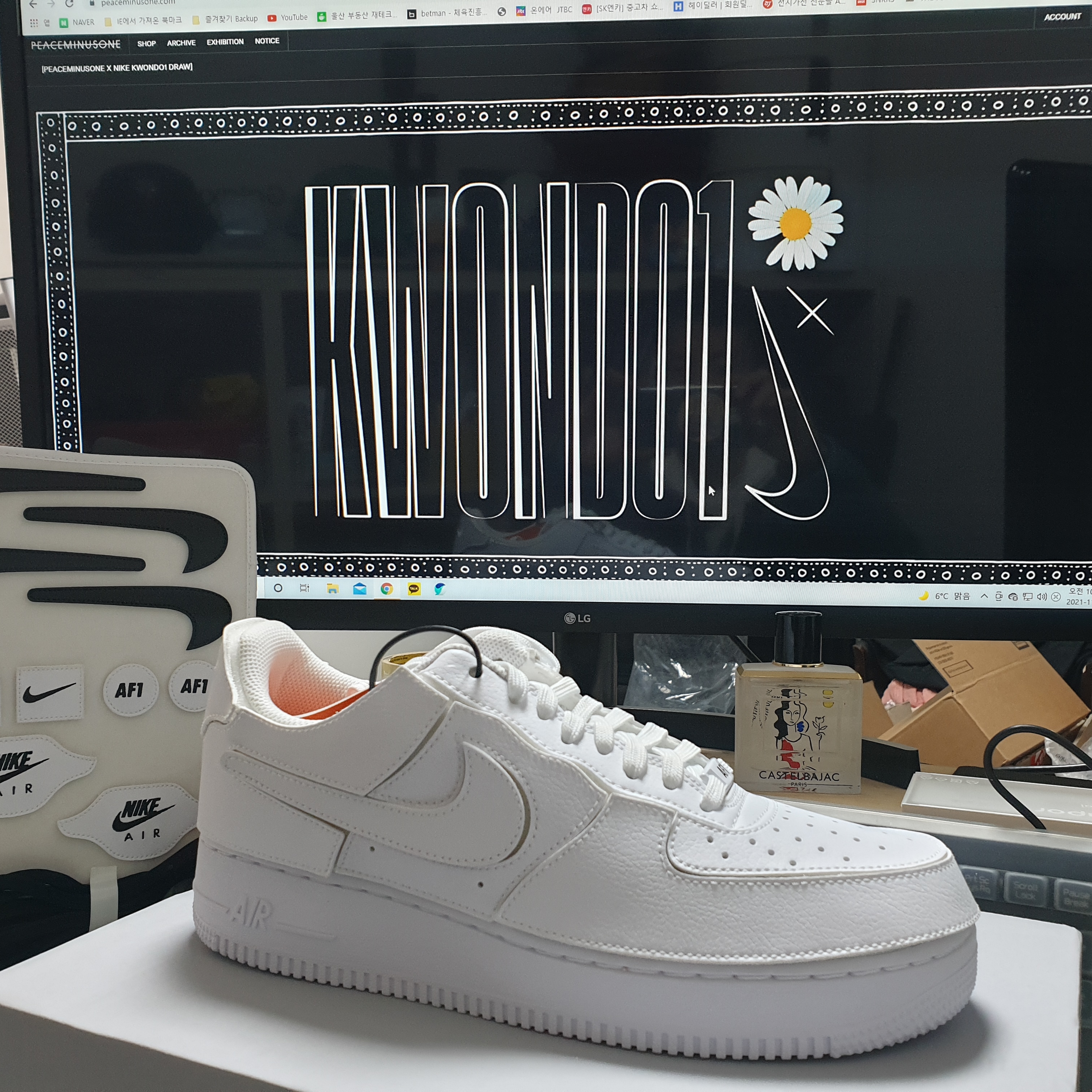 Nike Air Force 1/1 Triple White 착용 스타일