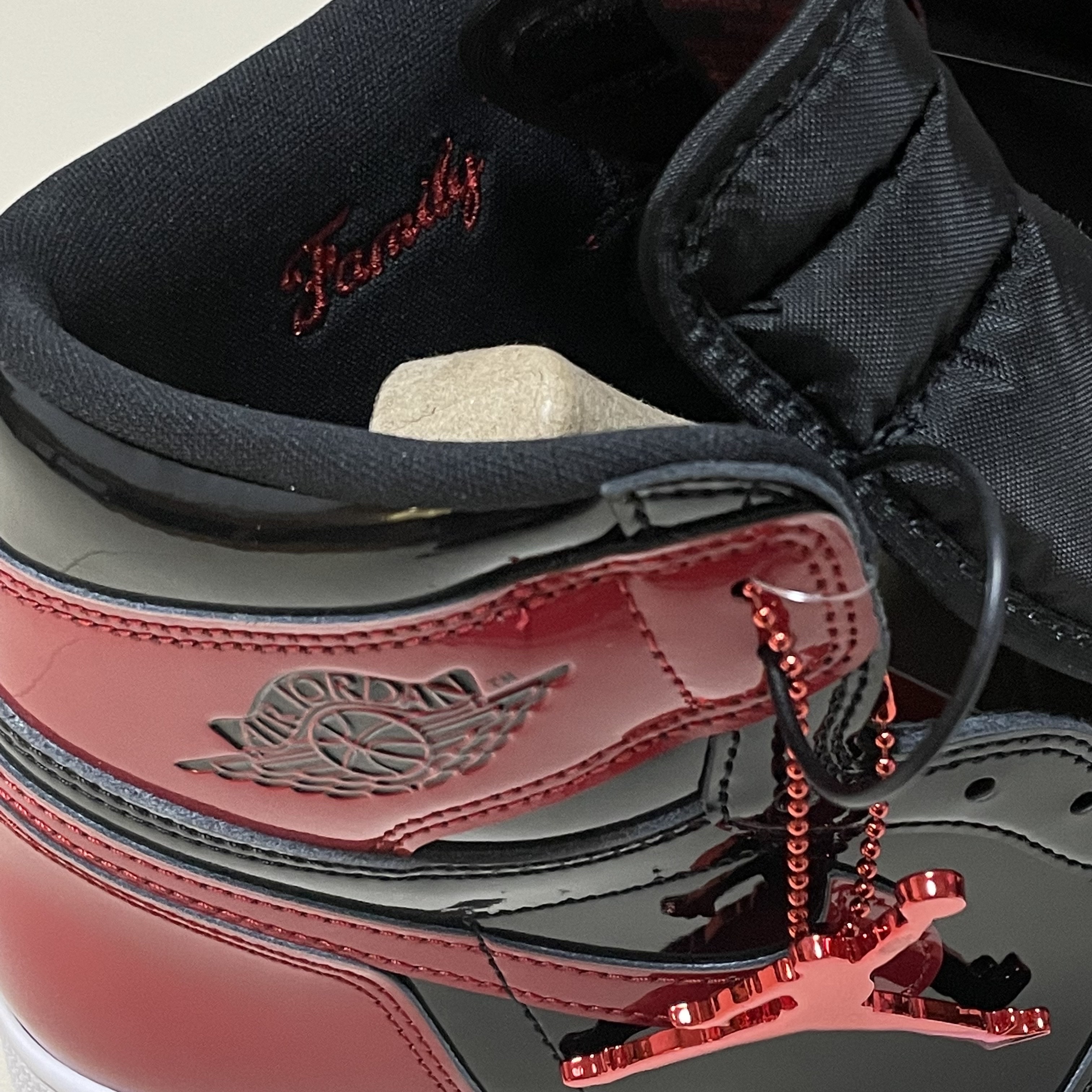 Jordan 1 Retro High OG Patent Bred 착용 스타일 - 3