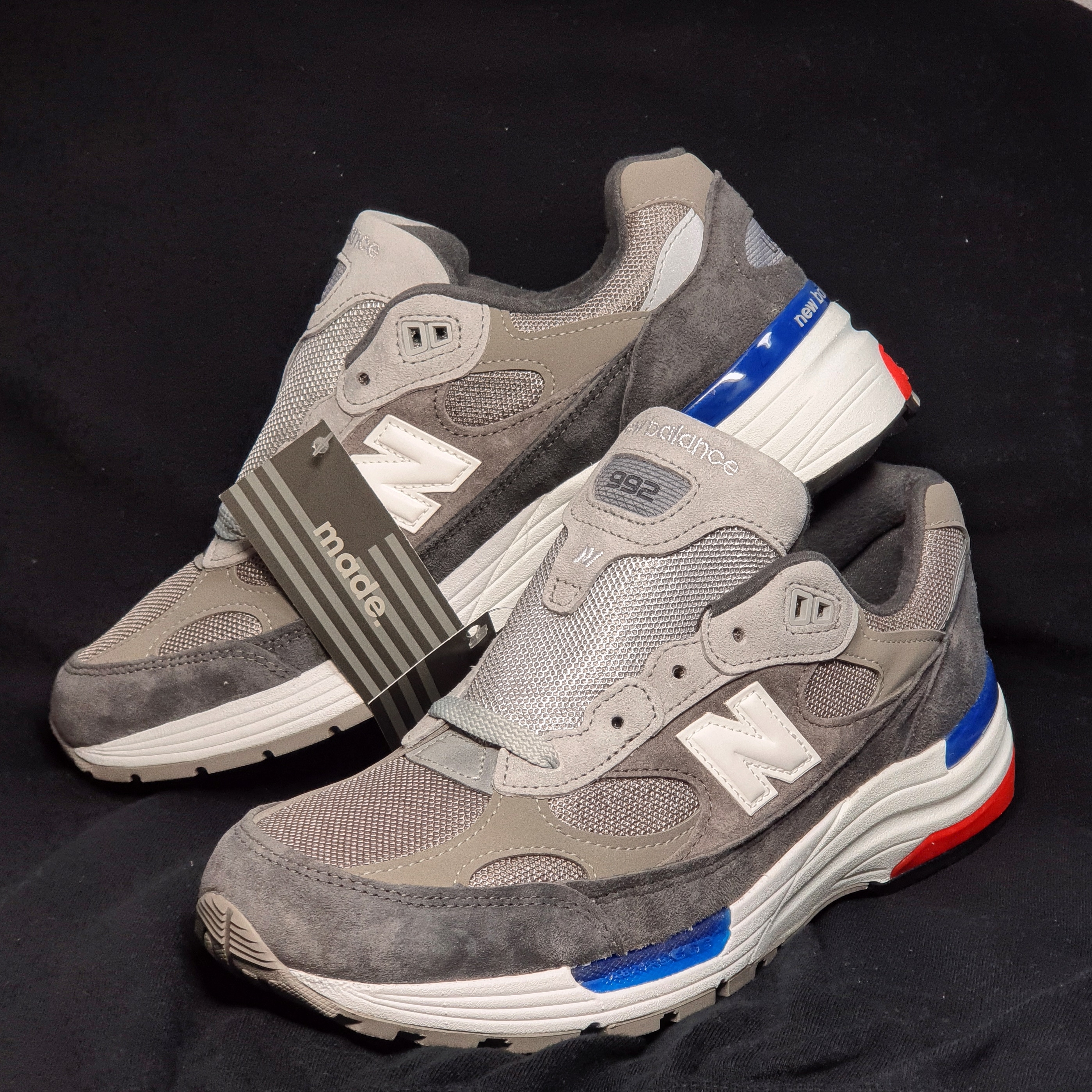 New Balance 992 Made in USA Grey Red Blue 착용 스타일