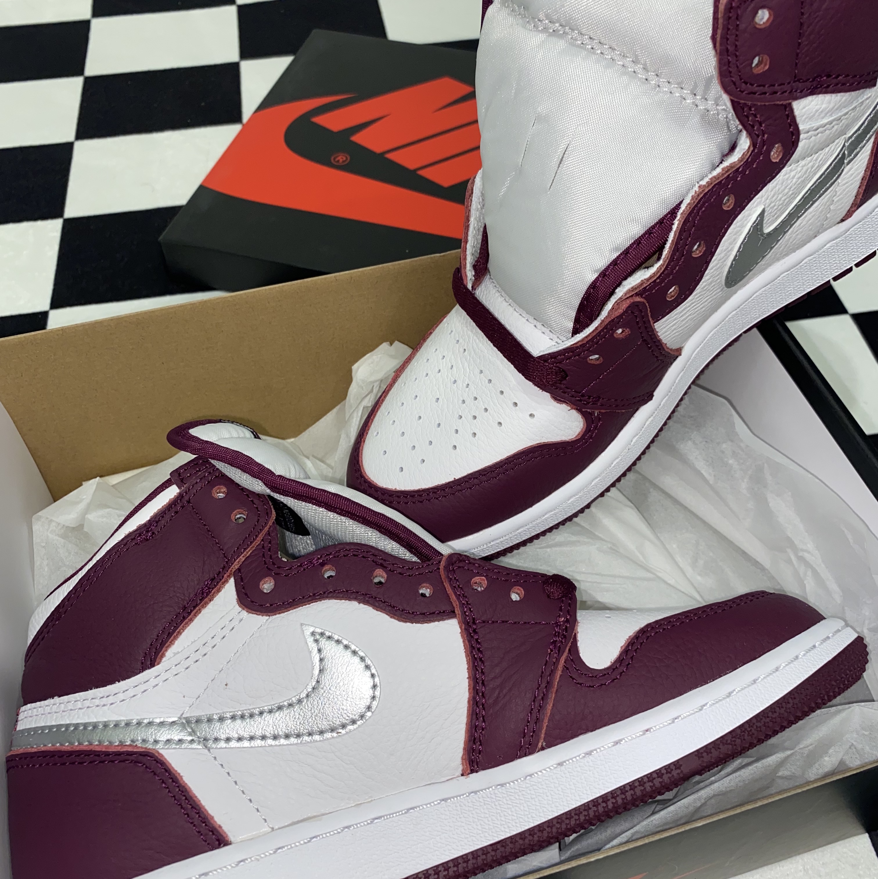 (GS) Jordan 1 Retro High OG Bordeaux 착용 스타일 - 3