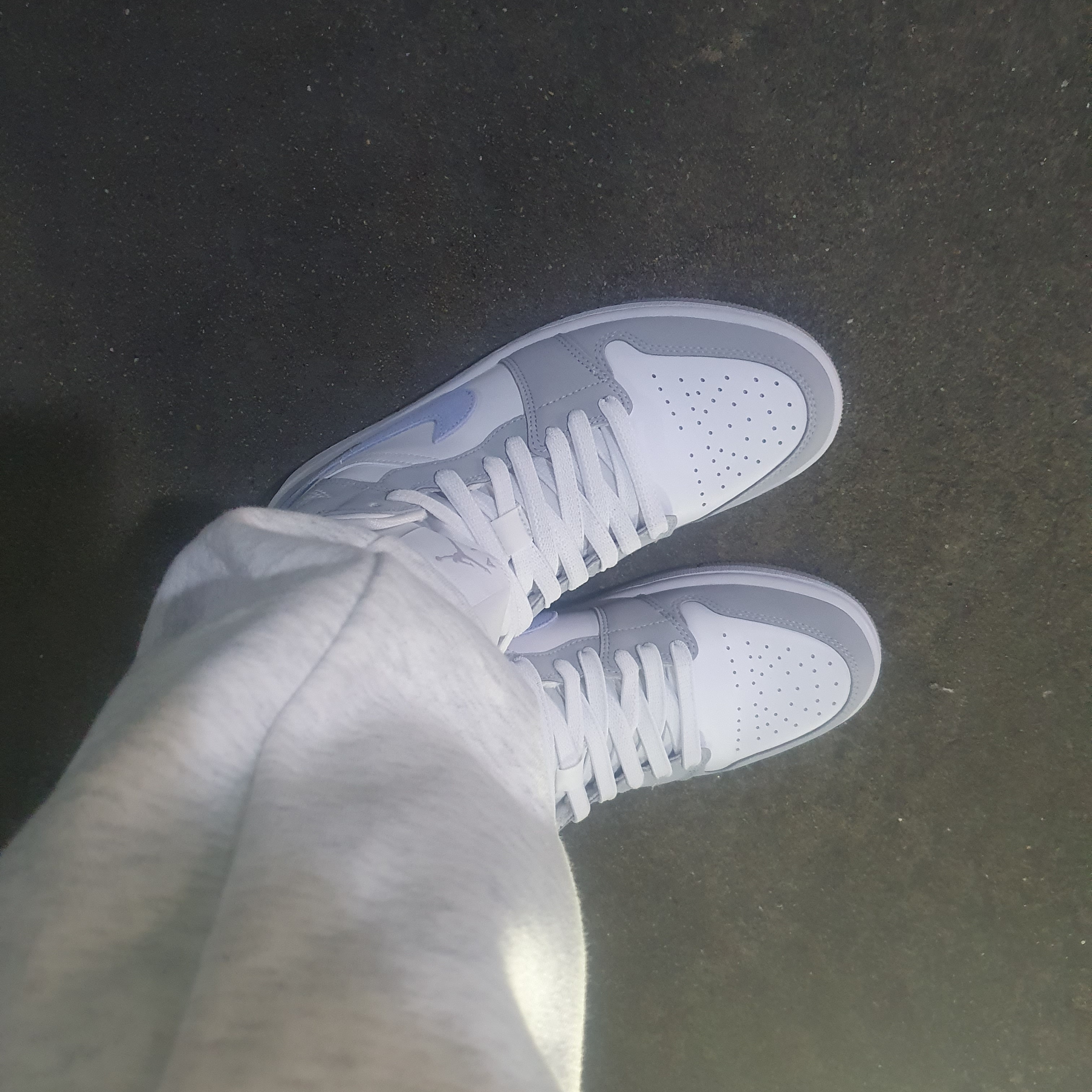 (W) Jordan 1 Mid Wolf Grey 착용 스타일 - 2